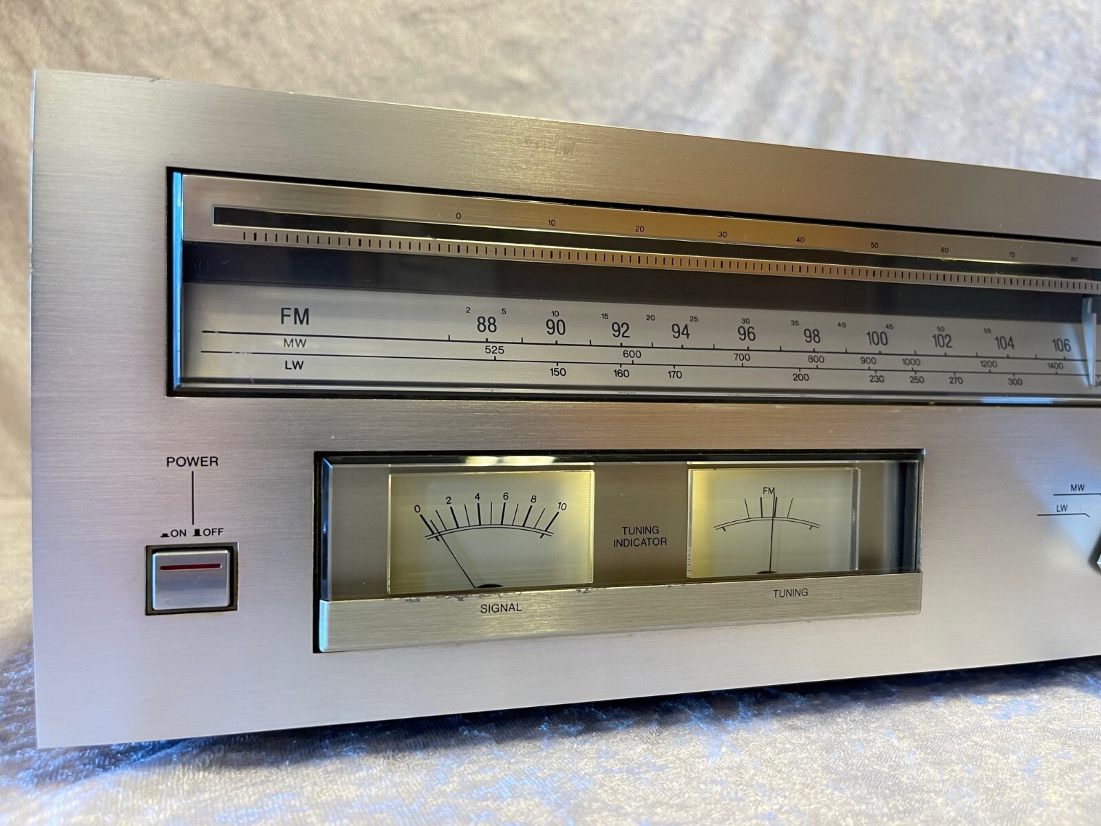 AIWA AT-9300 Stereo Tuner - Fully working Retro/Vintage