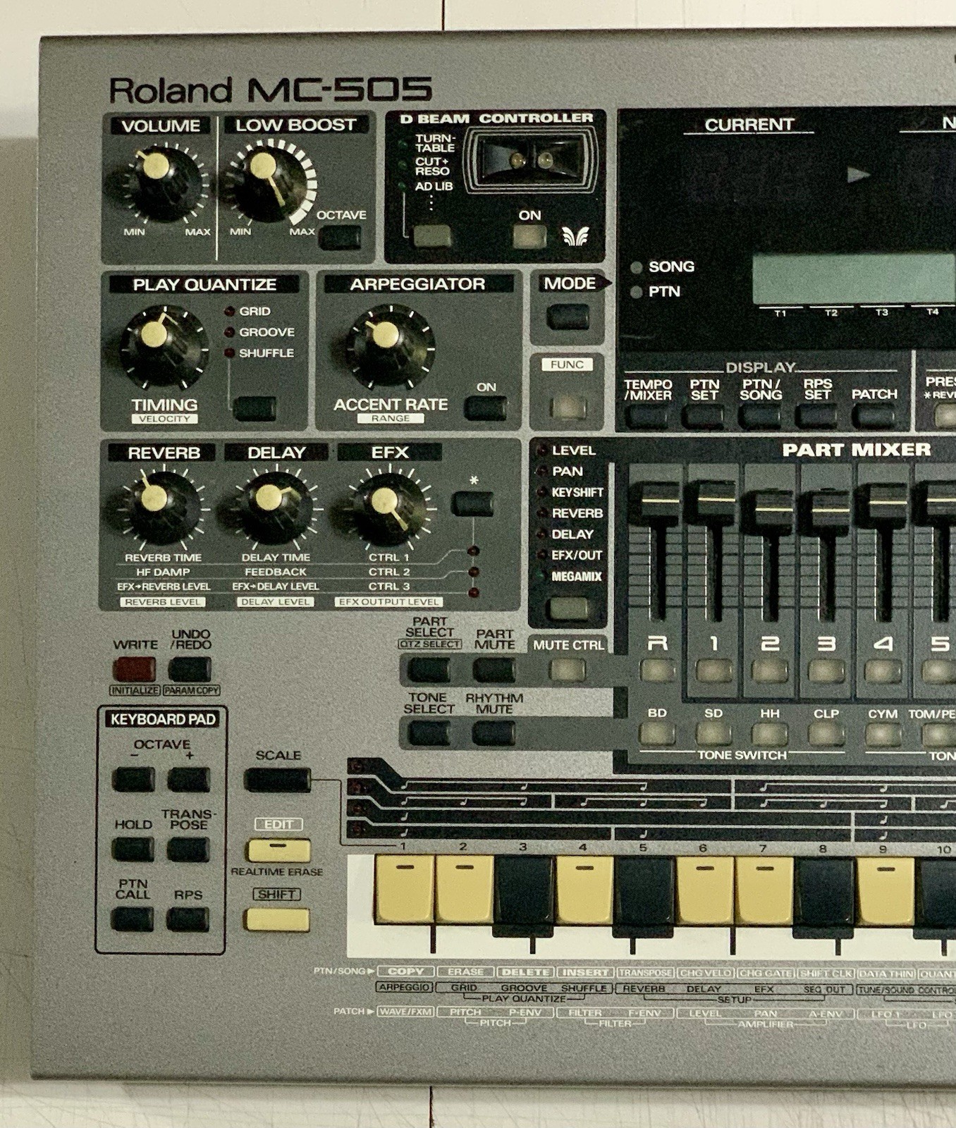 Roland MC-505 Groovebox 8-Track MIDI Controller Sequencer Drum Machine 1998