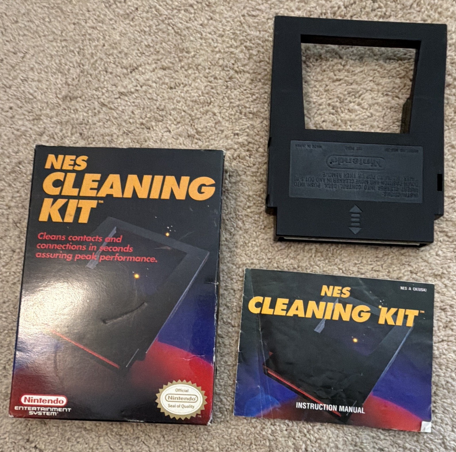 Nintendo NES Cleaning Kit NES A CLNUSA w/ Box Manual & Cartridge Cleaner Black