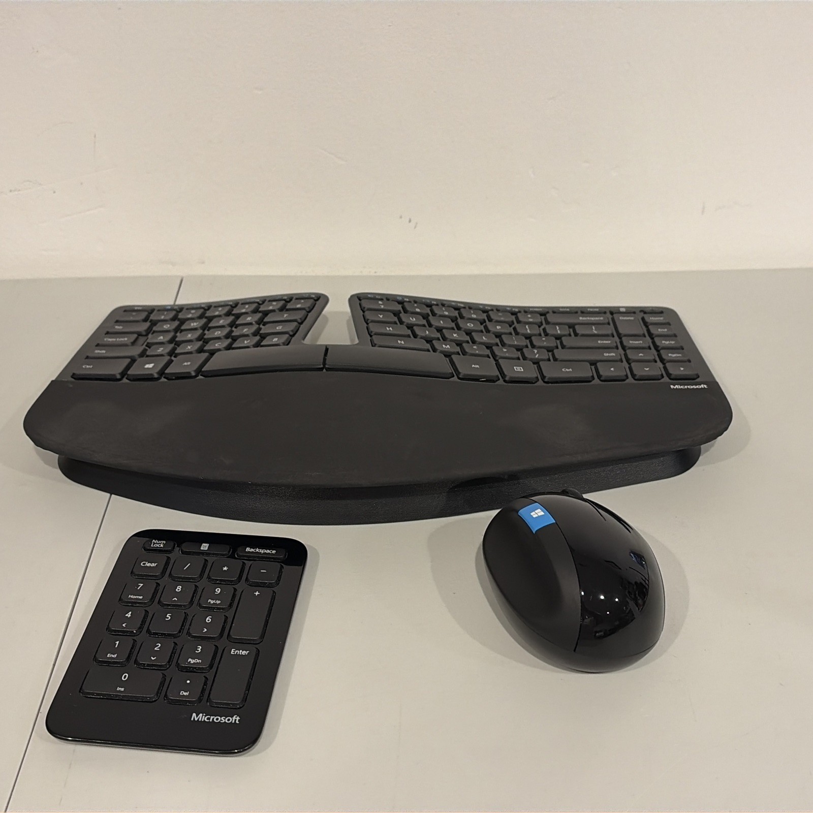 Microsoft Sculpt Ergonomic Desktop Wireless Keyboard Number Pad  Mouse NO DONGLE