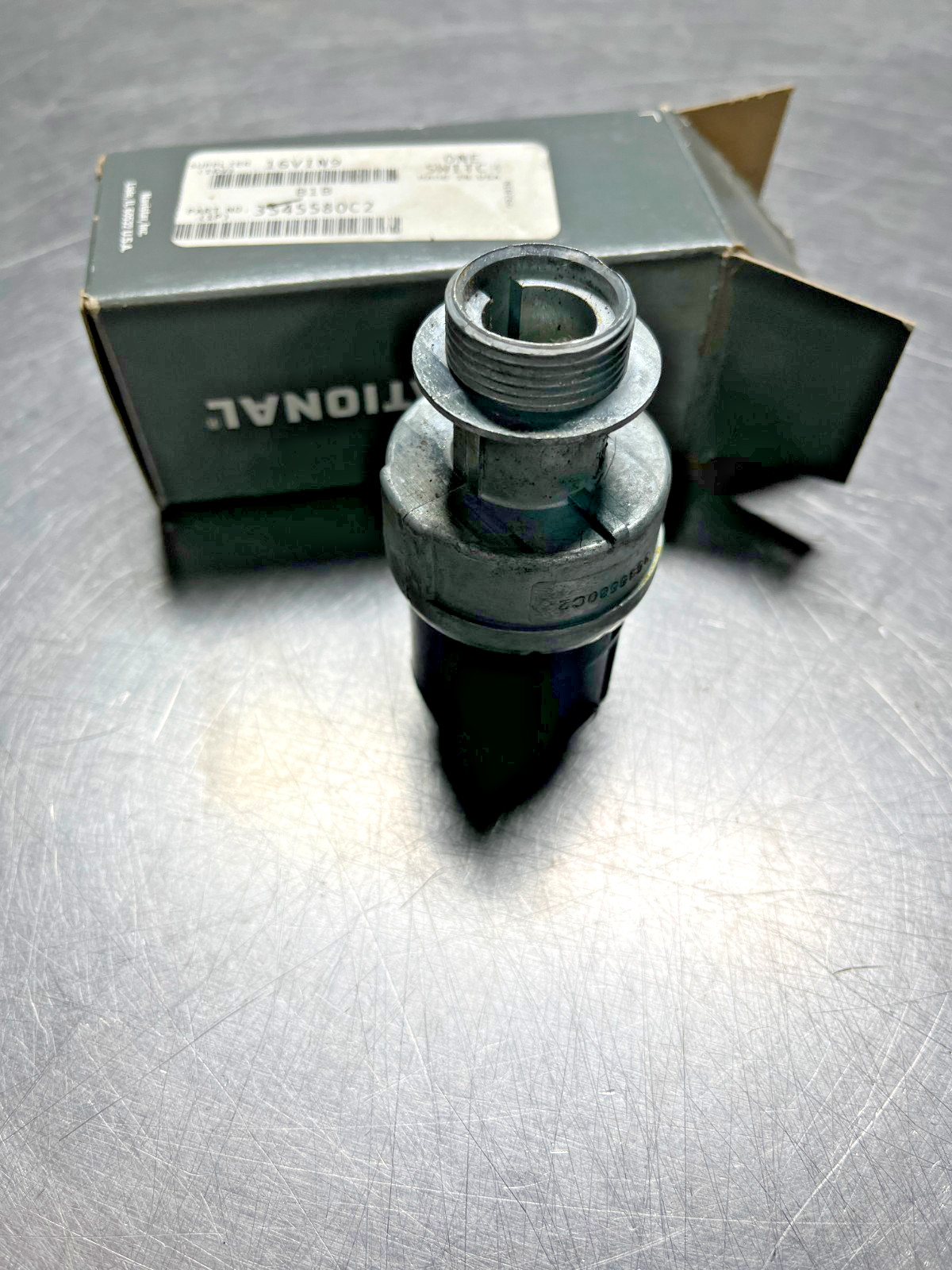 Genuine OEM INTERNATIONAL Navistar Ignition SWITCH 3545580C2