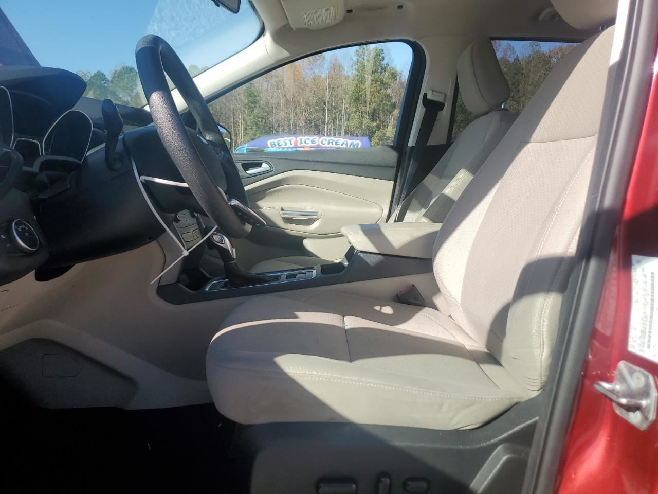 ESCAPE 2019 Glove Box 4924929