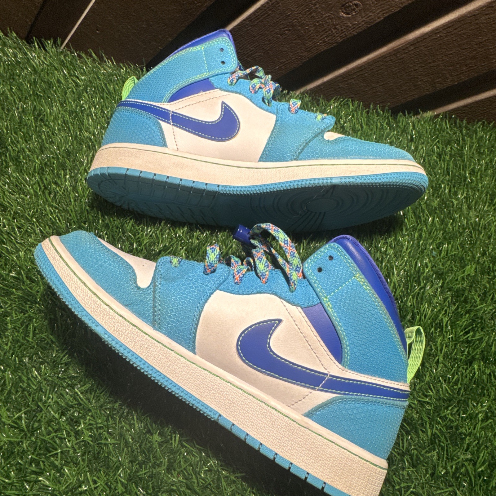 GS Air Jordan 1 Mid SE Sprite Size 7y DA8010-400