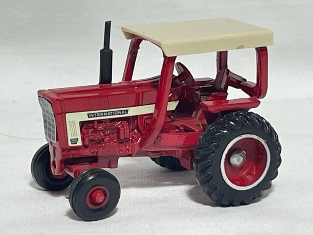 ERTL 1/64 International 966 w/ 4 post ROPS, White decal, Red Farm Toy Tractor