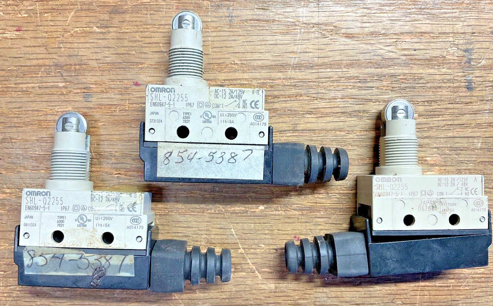 NEW LOT OF 3 PCS OF OMRON SHL-Q2255 ENCLOSED SWITCHES  125V 0.1A