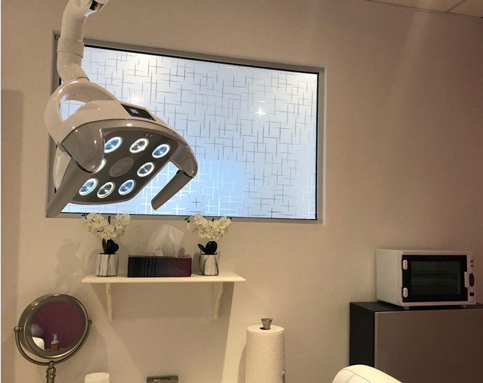 Dental Implant Light Operating Light 8 LEDs Sensor Light with Ceiling Mount Arm