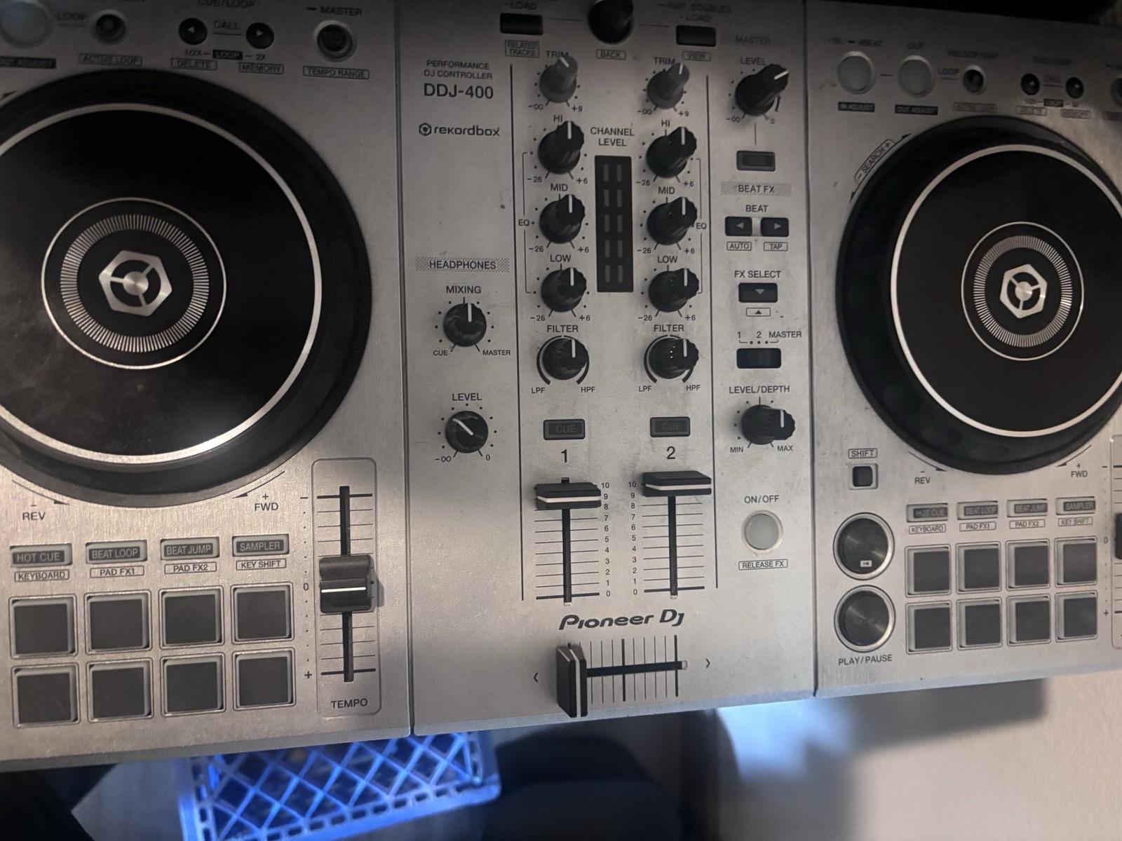 Complete system DJ DDJ-400 Bulit 6 speakers flight case and liquid stand