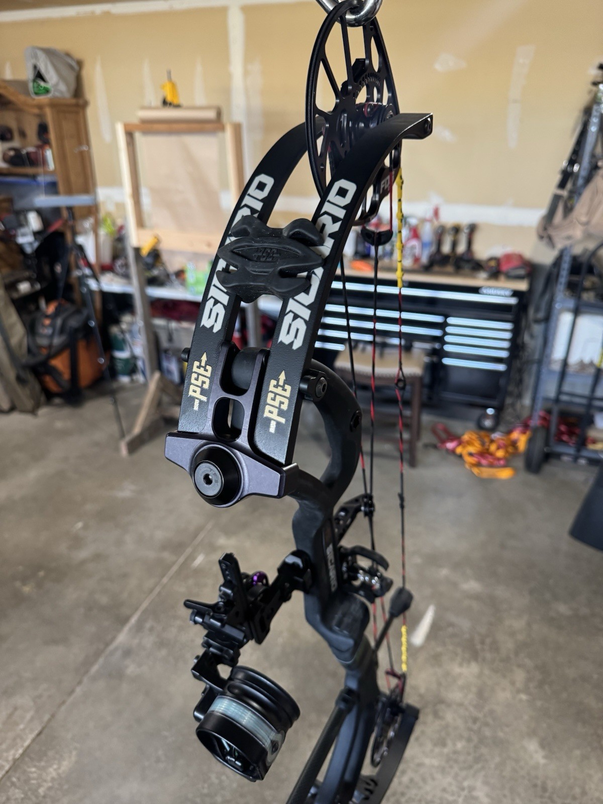 PSE Sicario RH 60-70 Lbs DW (new GAS string)