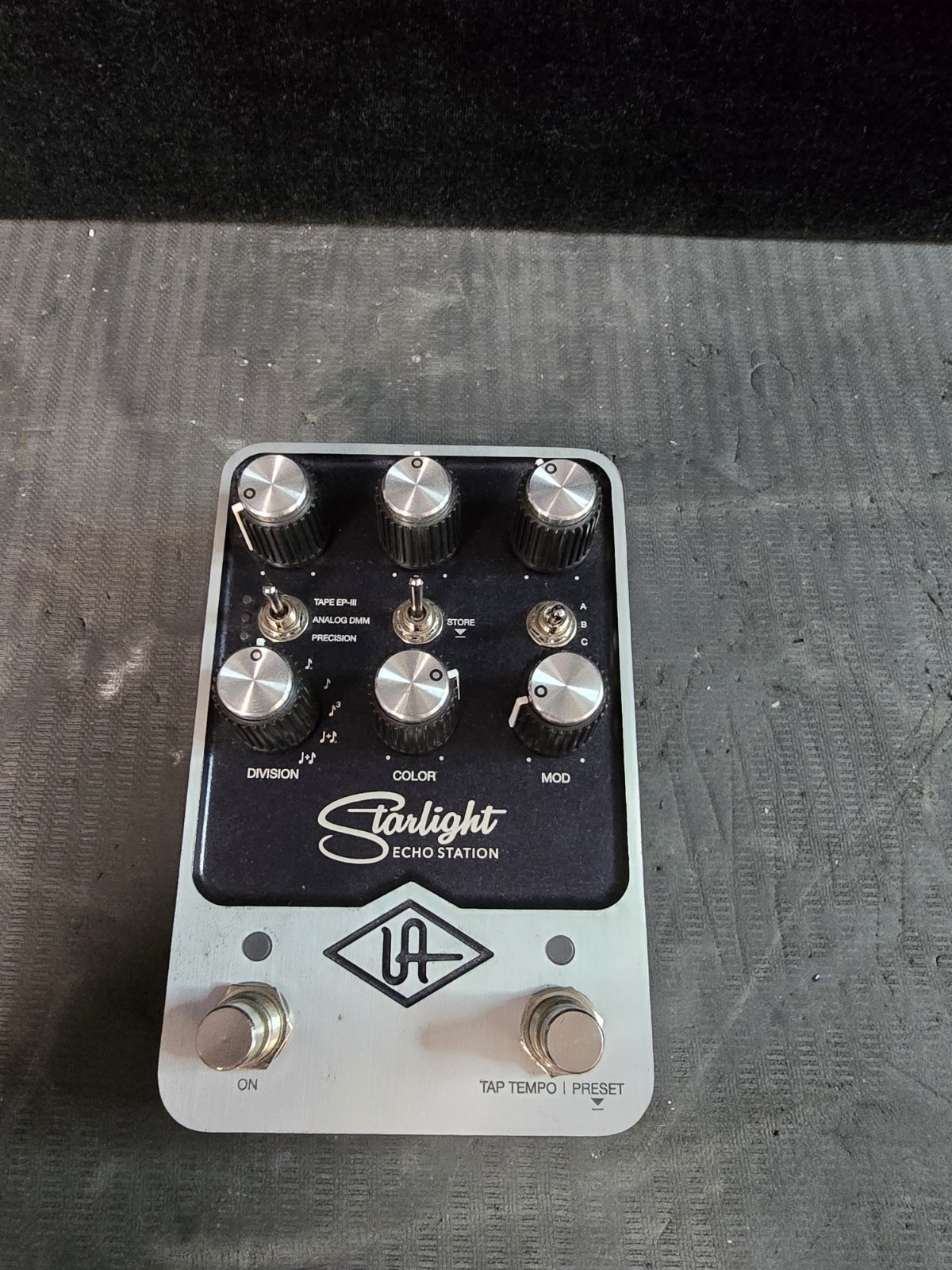 UNIVERSAL AUDIO UAFX STARLIGHT ECHO STATION PEDAL