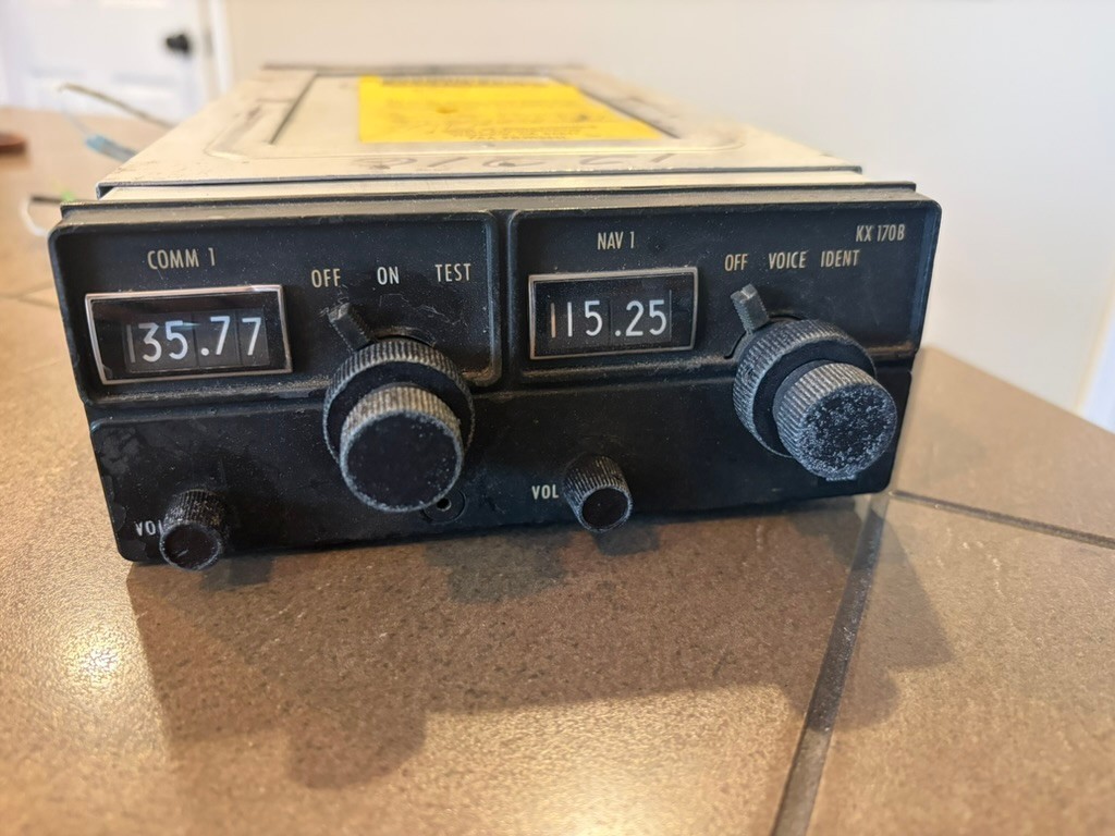 King Kx170B Nav/Comm Radio P/N: 069-1020-00 and tray