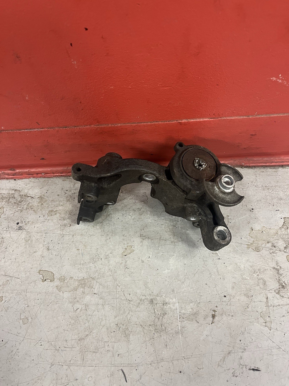 Serpentine Belt Tensioner Bracket For 05-09 Toyota 4Runner  4.0  Gas