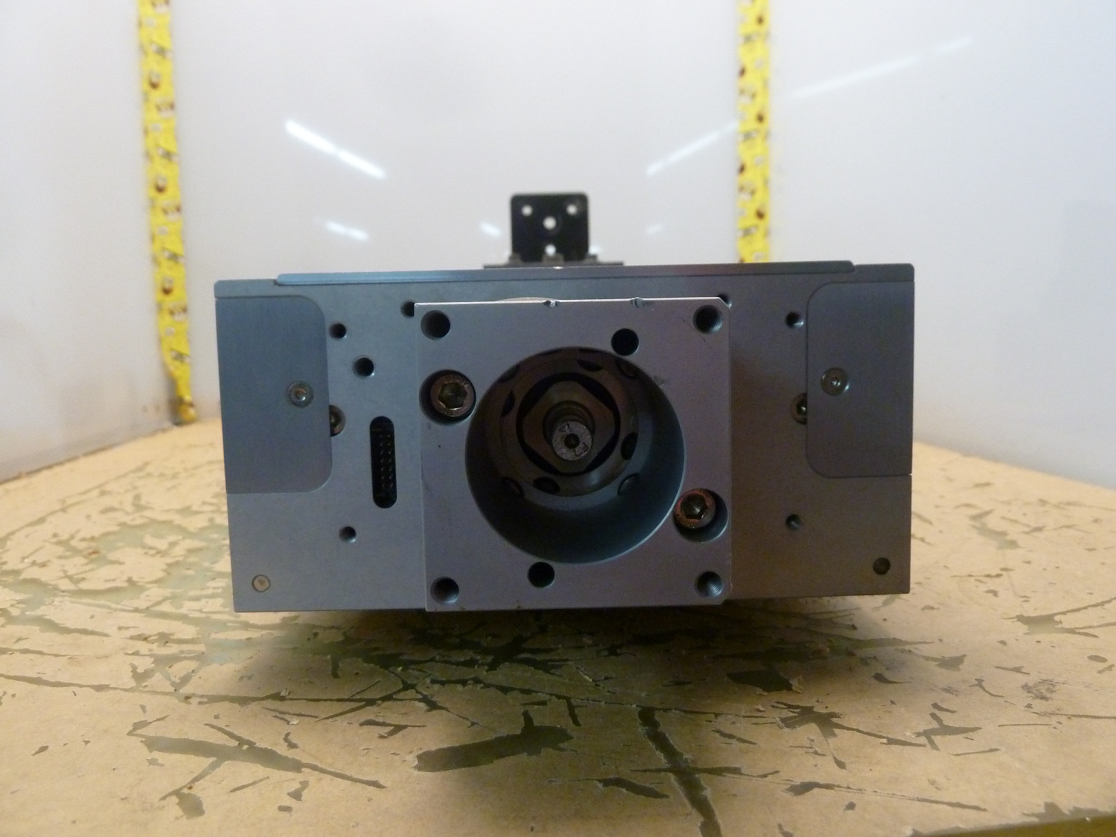 Primatics linear actuator positioning stage [2*Q-68]