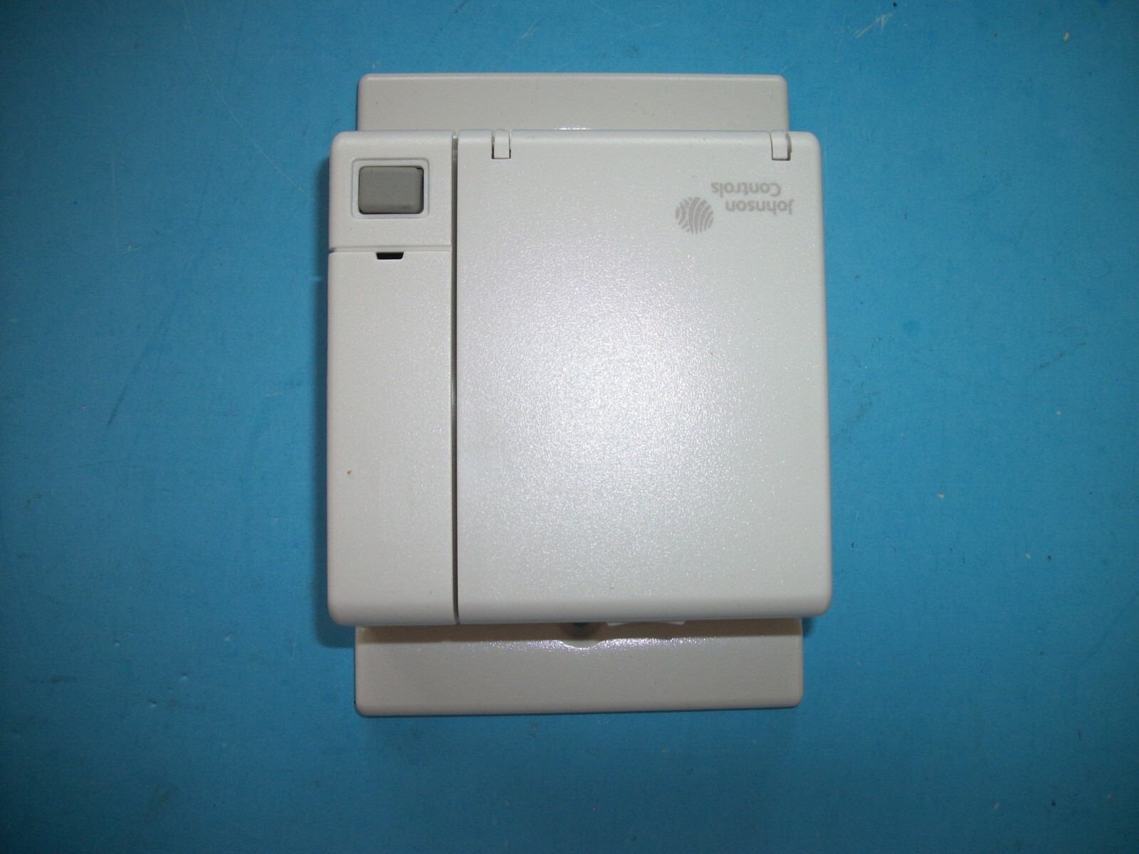 Johnson Controls HC-6703-4ND0W Zone/ Wall Mount Humidity Controller White