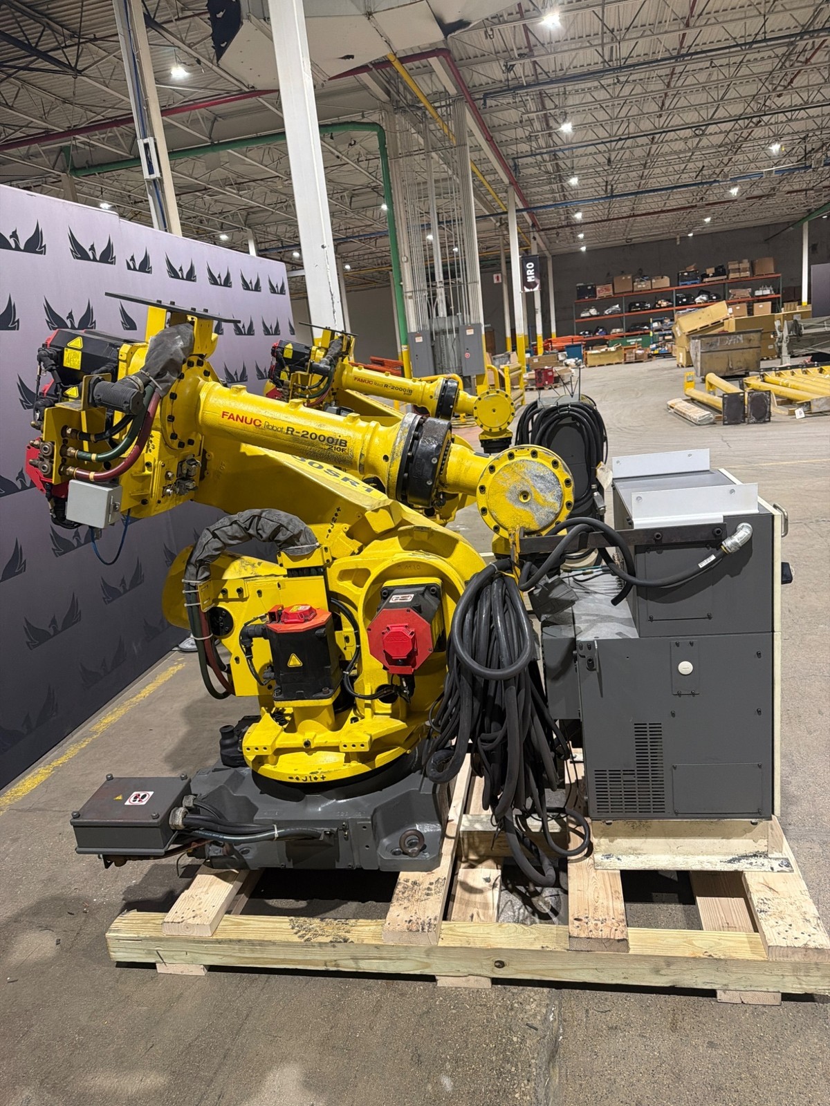 FANUC R‑2000iB/210F Complete w/ R‑30iB Controller USED
