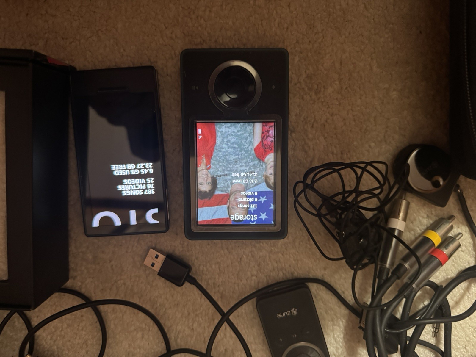 Microsoft Zune 30GB Brown Digital Media Player Bundle - GOTG READ...