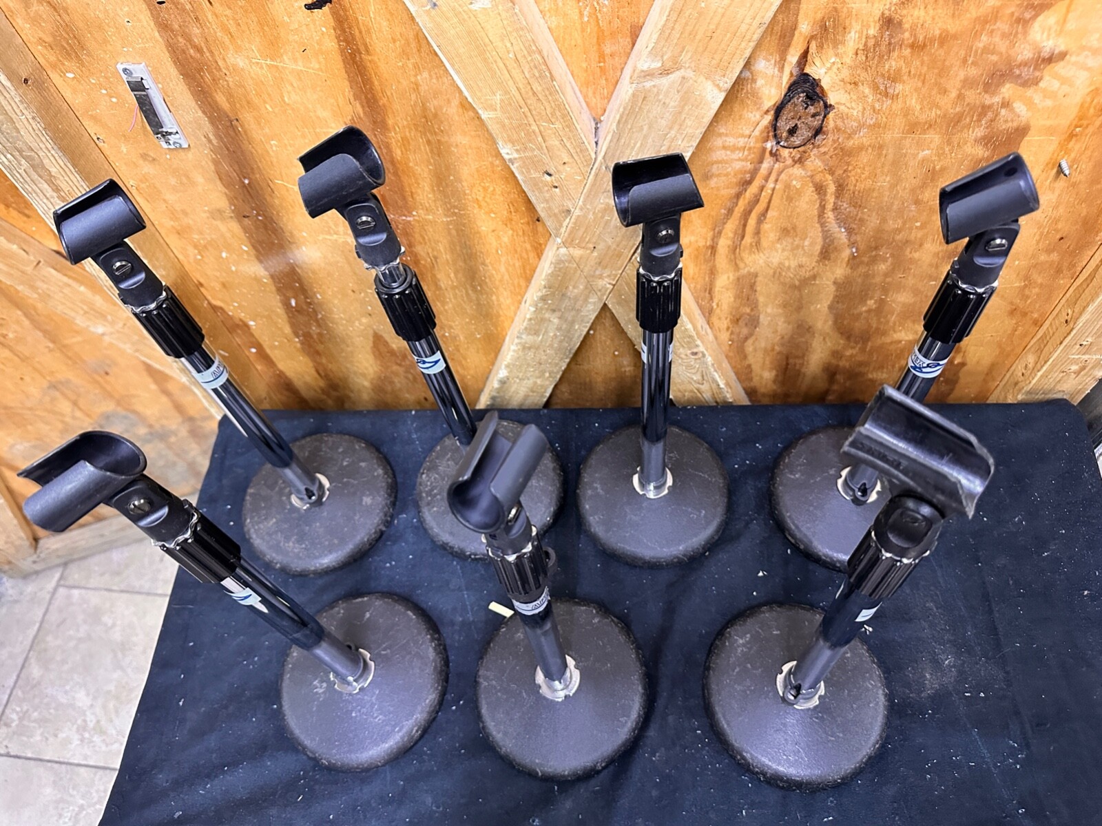 Apex Round Base Adjustable Table Top Mic Stand w/Clip - Seven Available