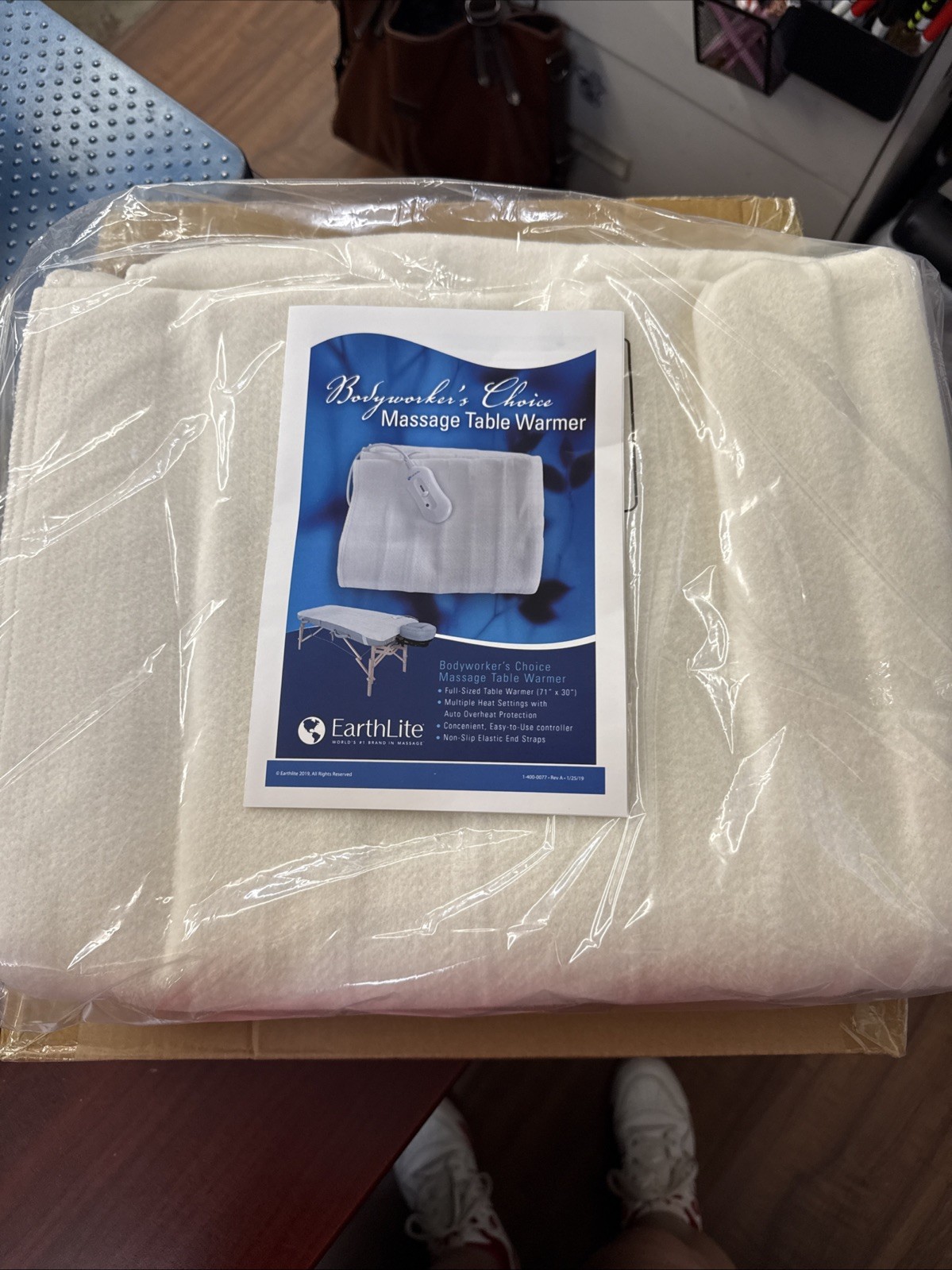 BODYWORKER’S CHOICE Massage Table Warmer – Three Heat Settings, Felt Lined Heati