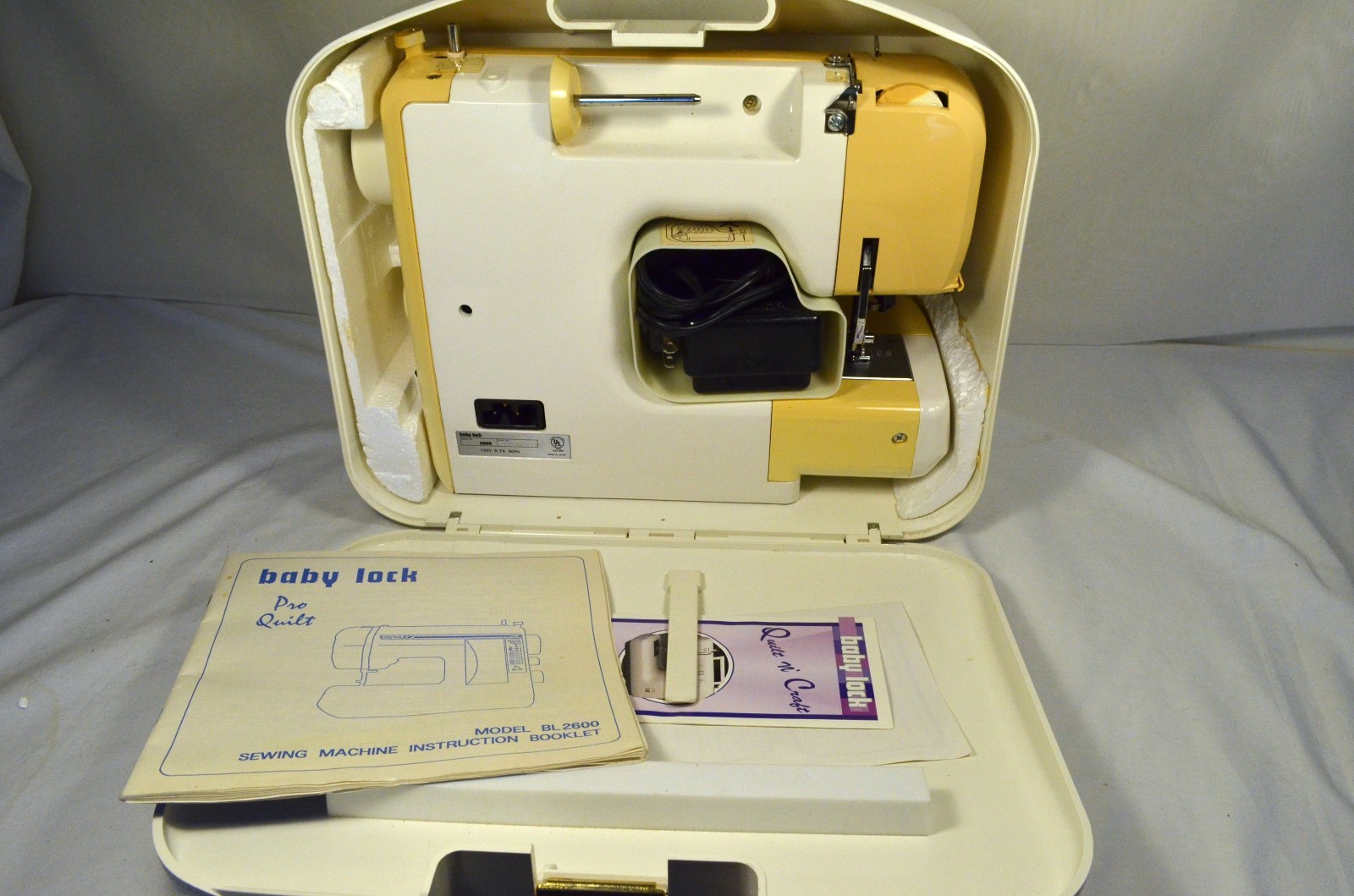 Baby Lock BL 2600 Pro Quilt Sewing Machine w/ Case, Manual, Accessories Running