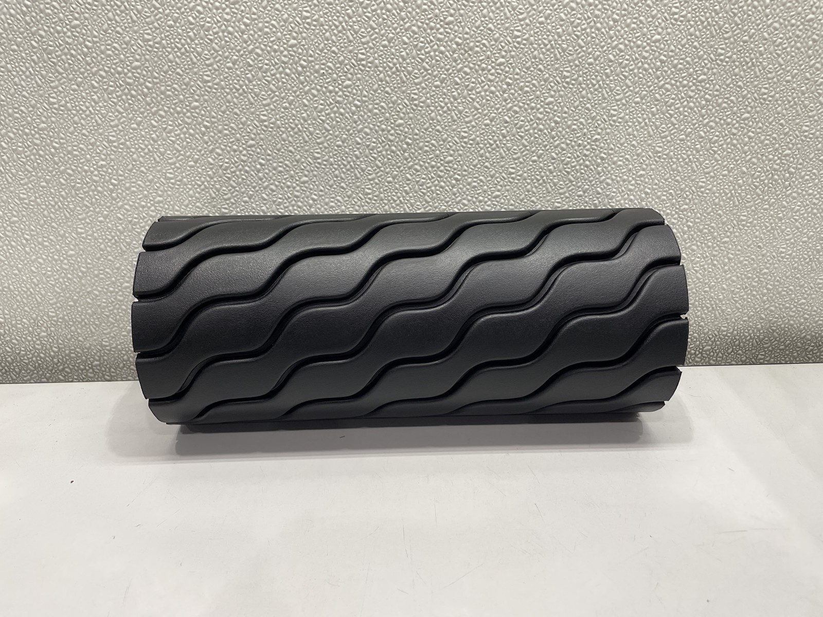 Theragun Smart Vibrating Therapy Foam Roller - Black