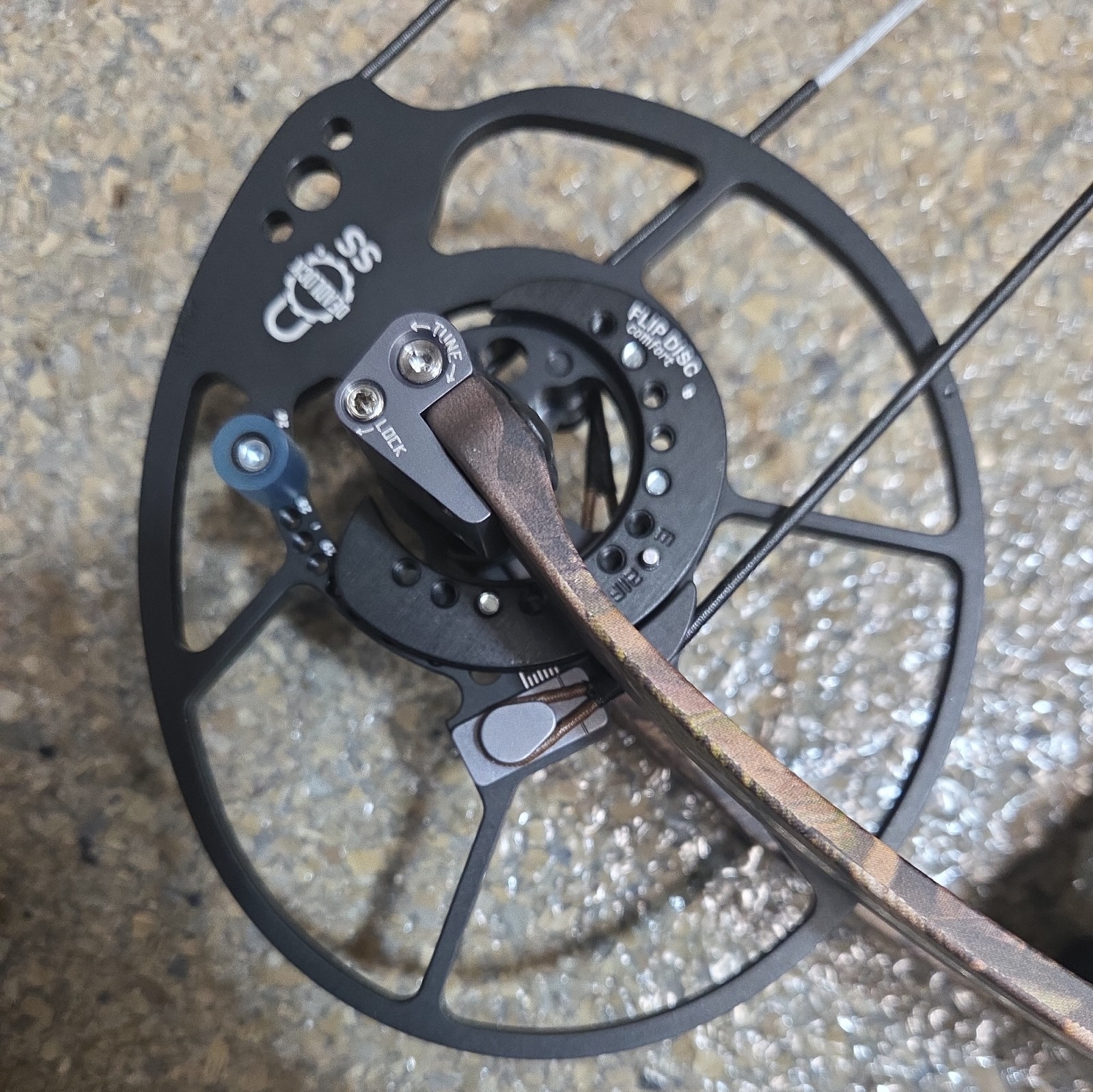 Bowtech CORE SS 40-50# RH Loaded!