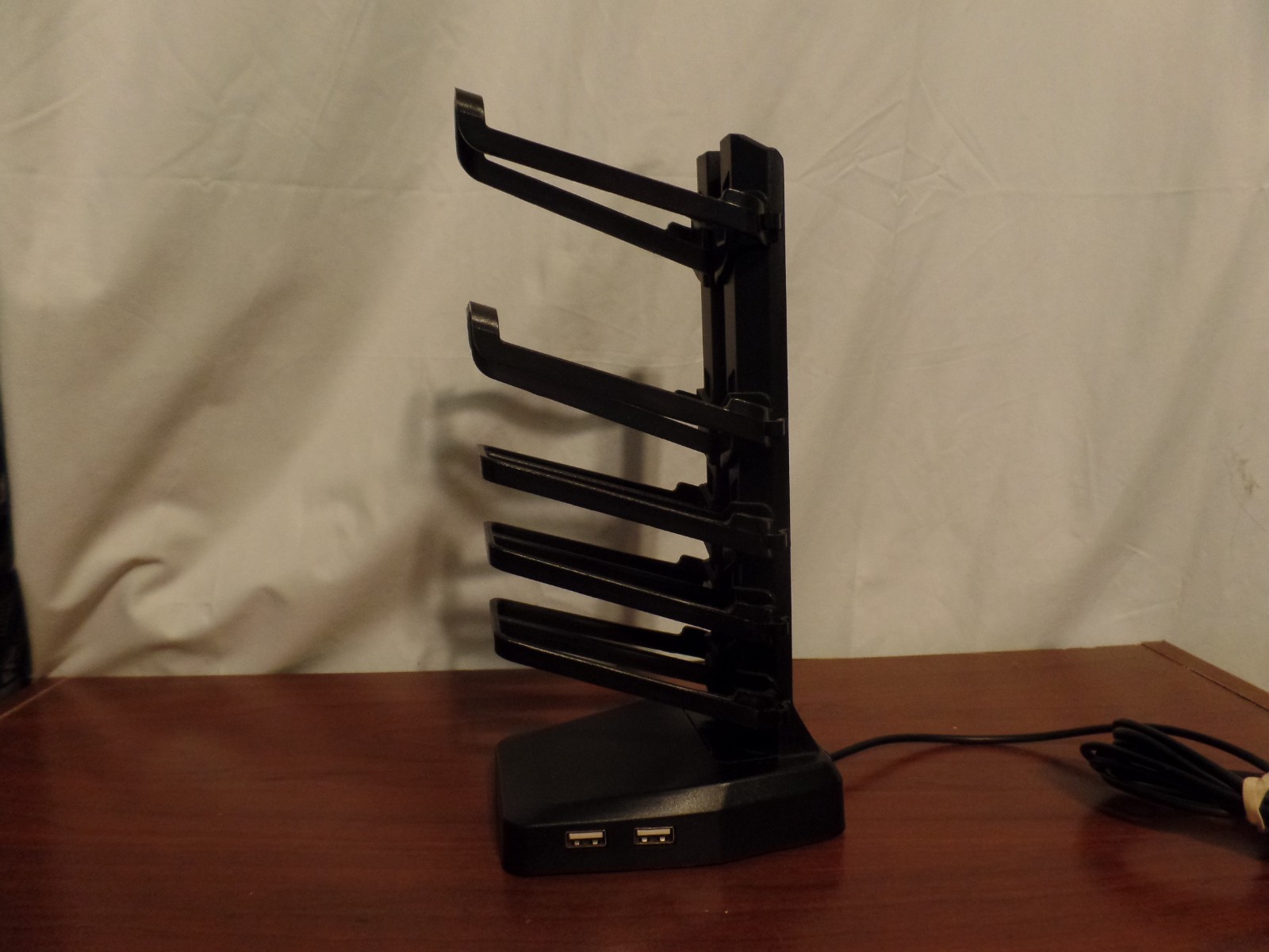 Gaming Stand with 4 USB Ports for Game Controllers & Gaming Accessories - Tested