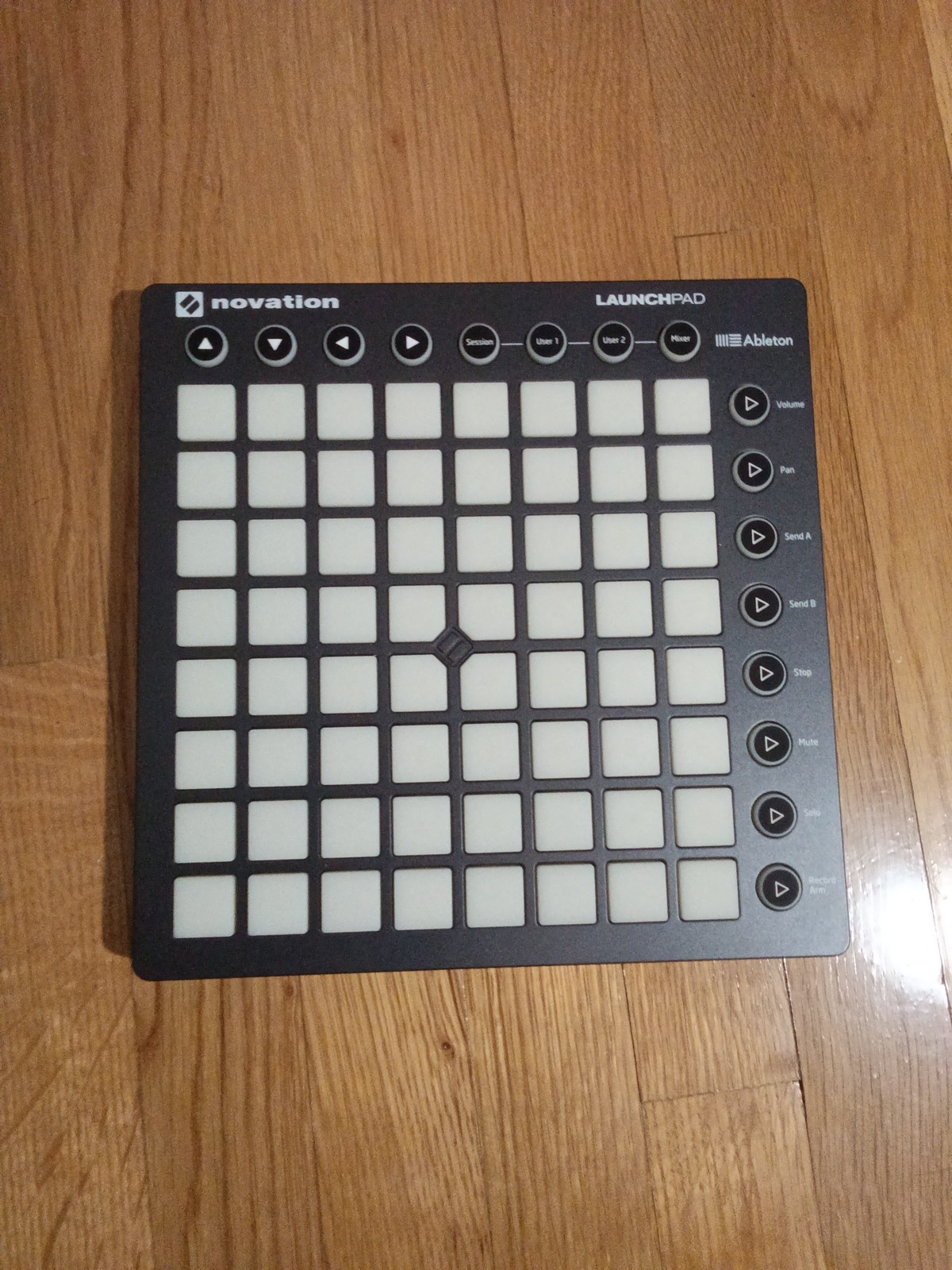 Novation Launchpad MK2 MKII - 64 Pad Grid Synthesize NOVLPD09 with BAG and Cable