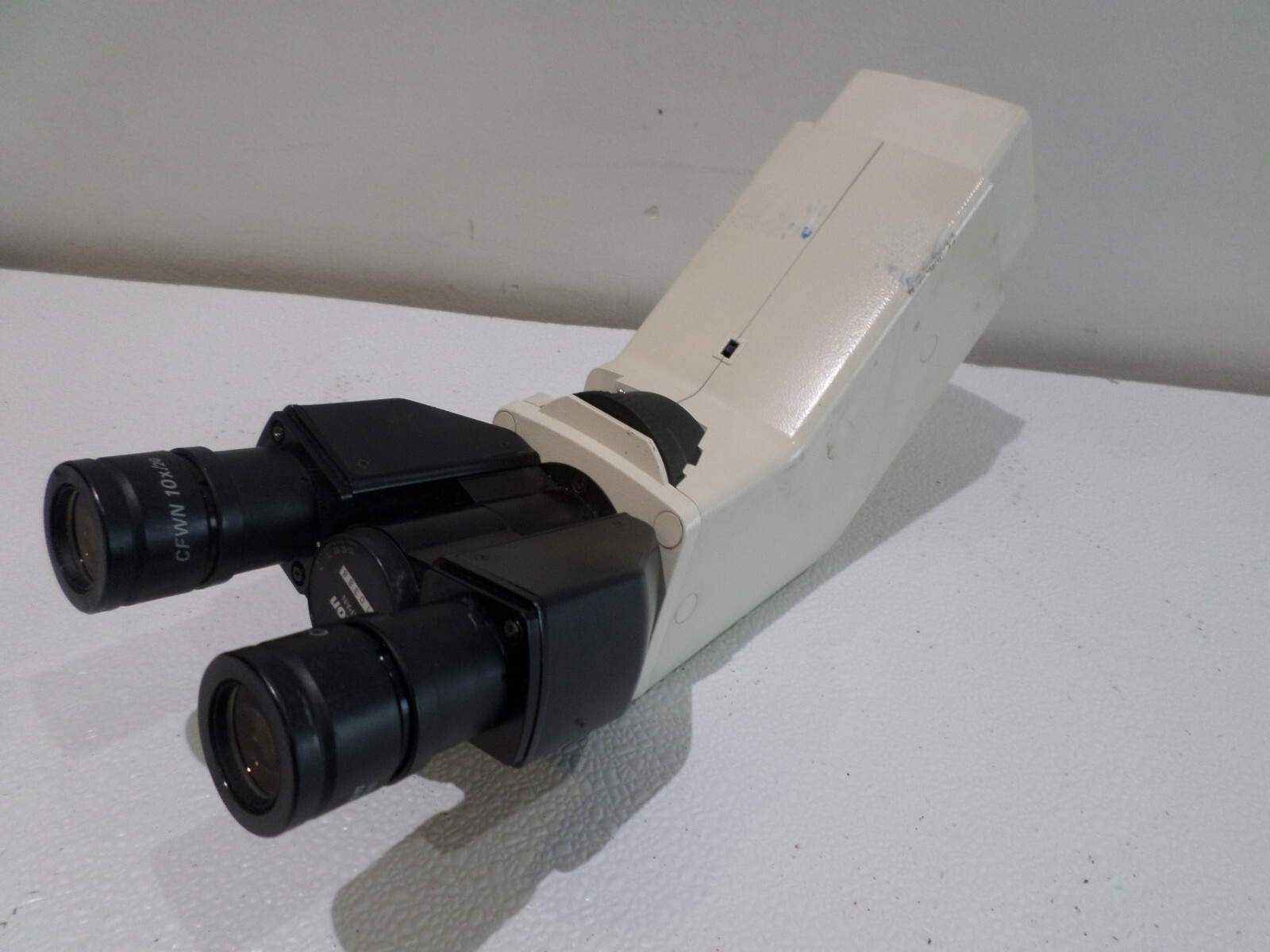 Nikon CFWN 10x/20 Microscope Eyepieces w/ Microscope Arm