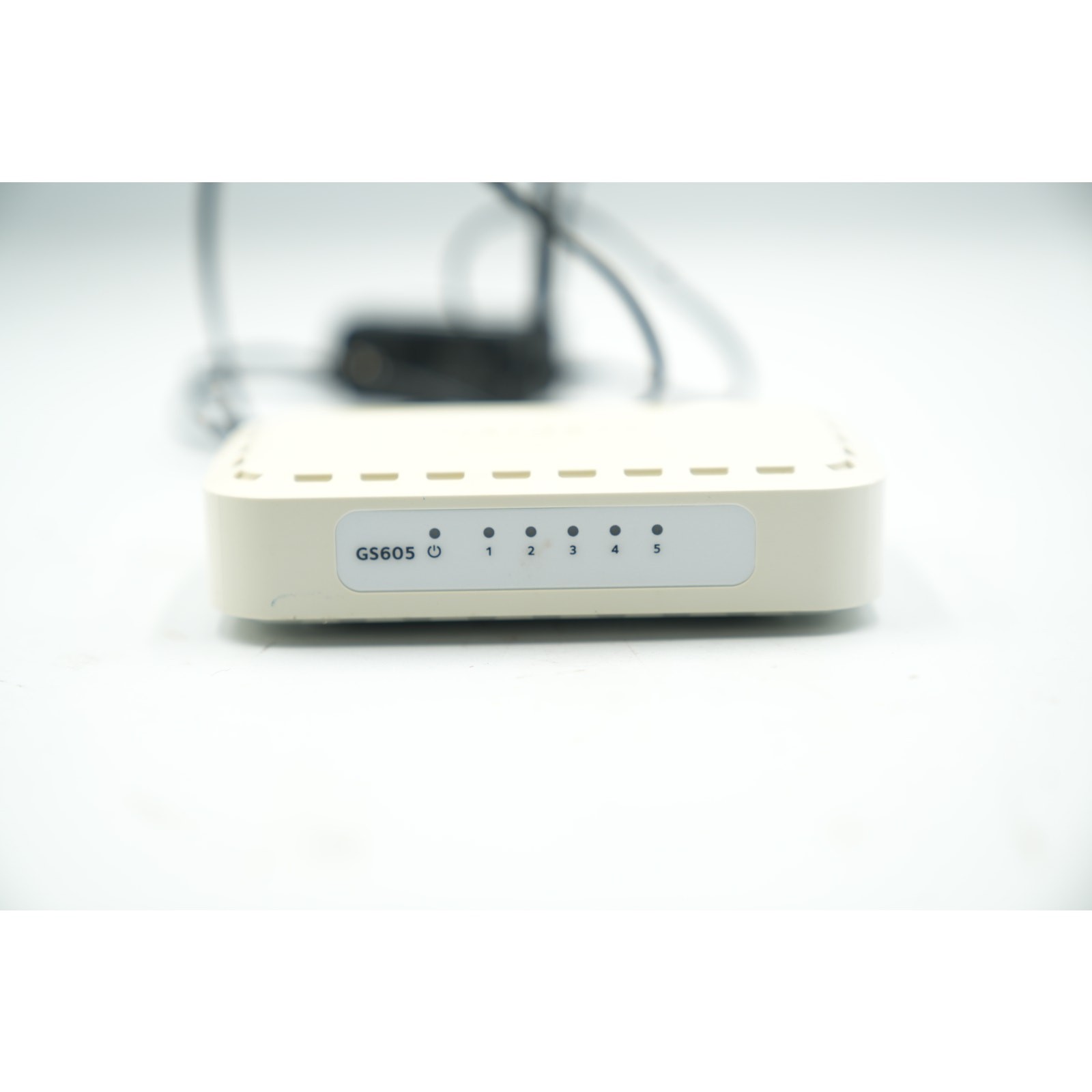 Netgear GS605v5 5-Port Gigabit Ethernet Switch White Desktop Network Hub Tested