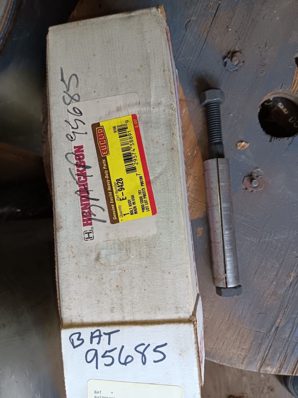 New Euclid E-9428 Suspension Bolt Kit Same as Batco 09-5685