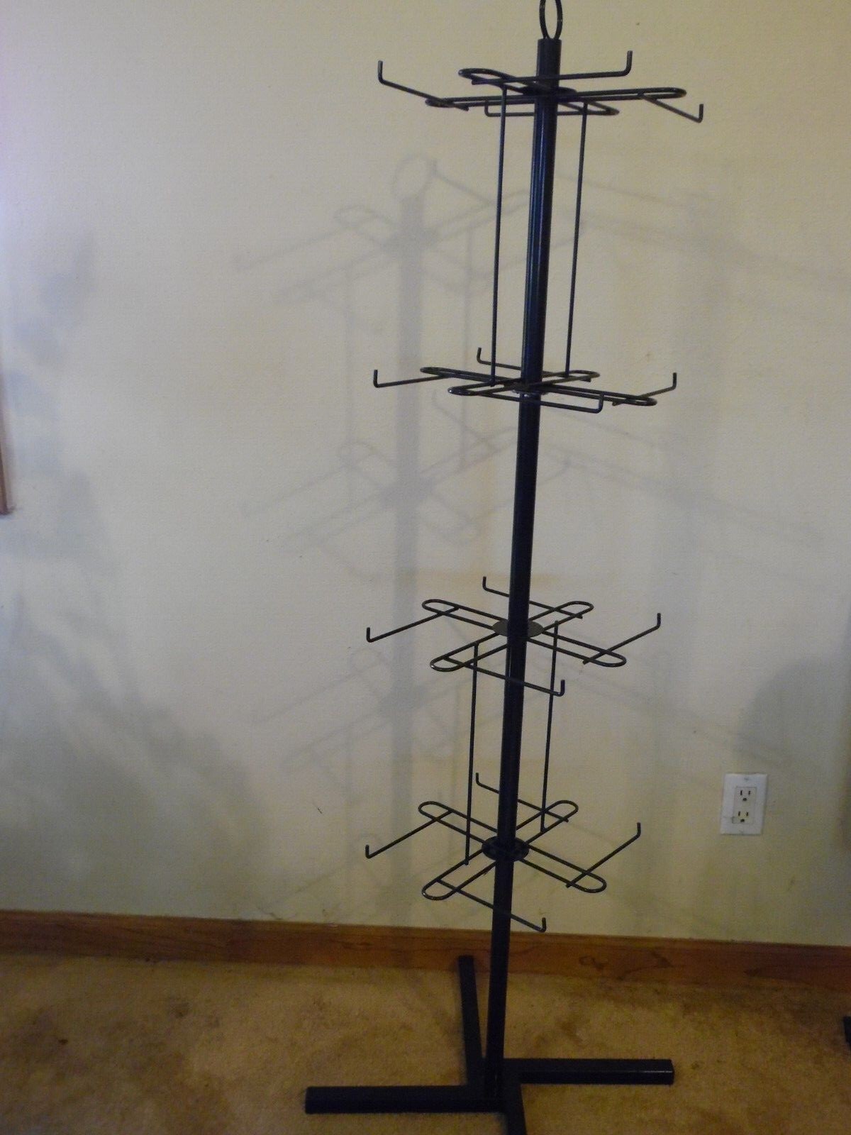 4 Tier Black Metal 16 Prong Merchandising Spinner Display Rack