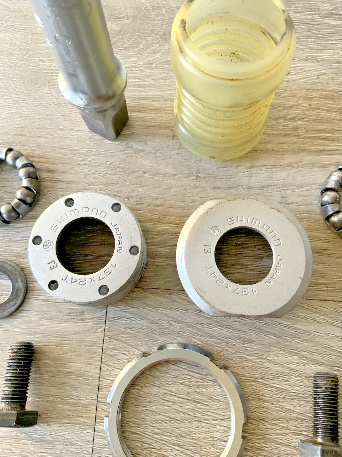 SHIMANO 600 BOTTOM BRACKET BRITISH THREADED 69-107 MM