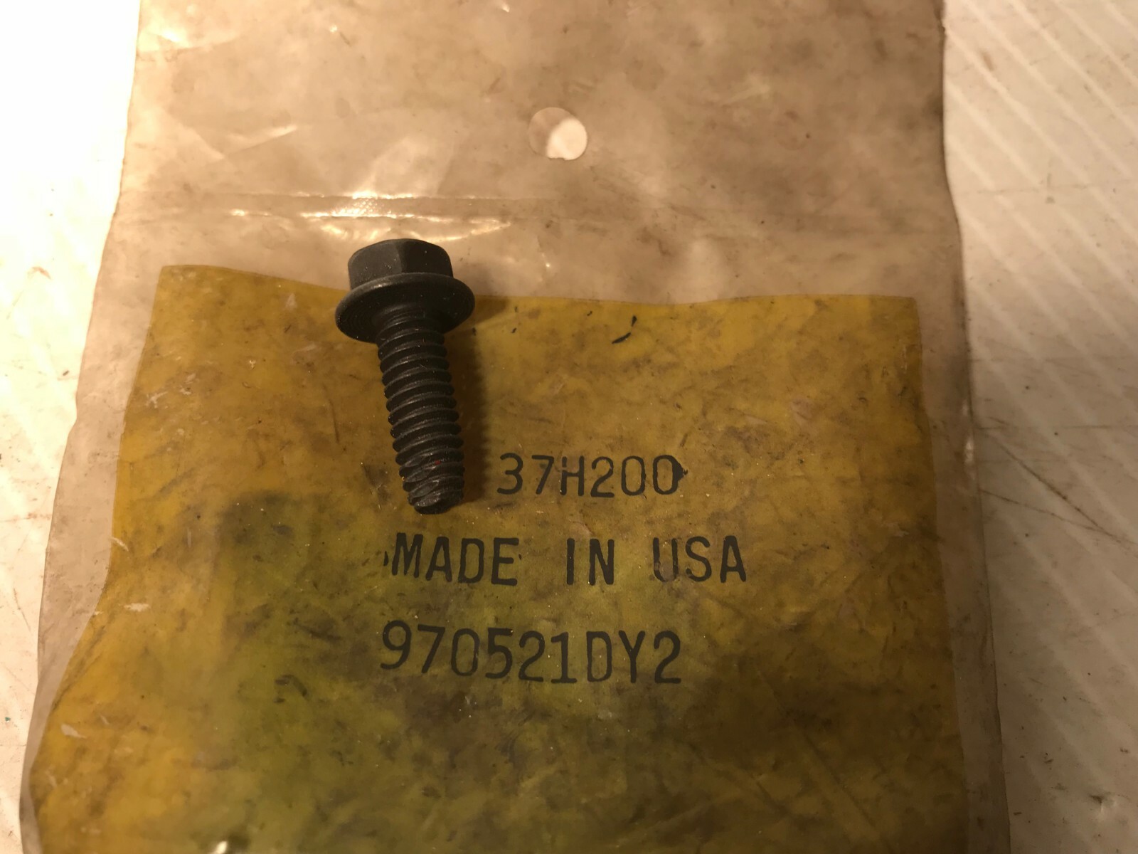 37H200  GENUINE John Deere  SCREW    QTY of 2 Screws