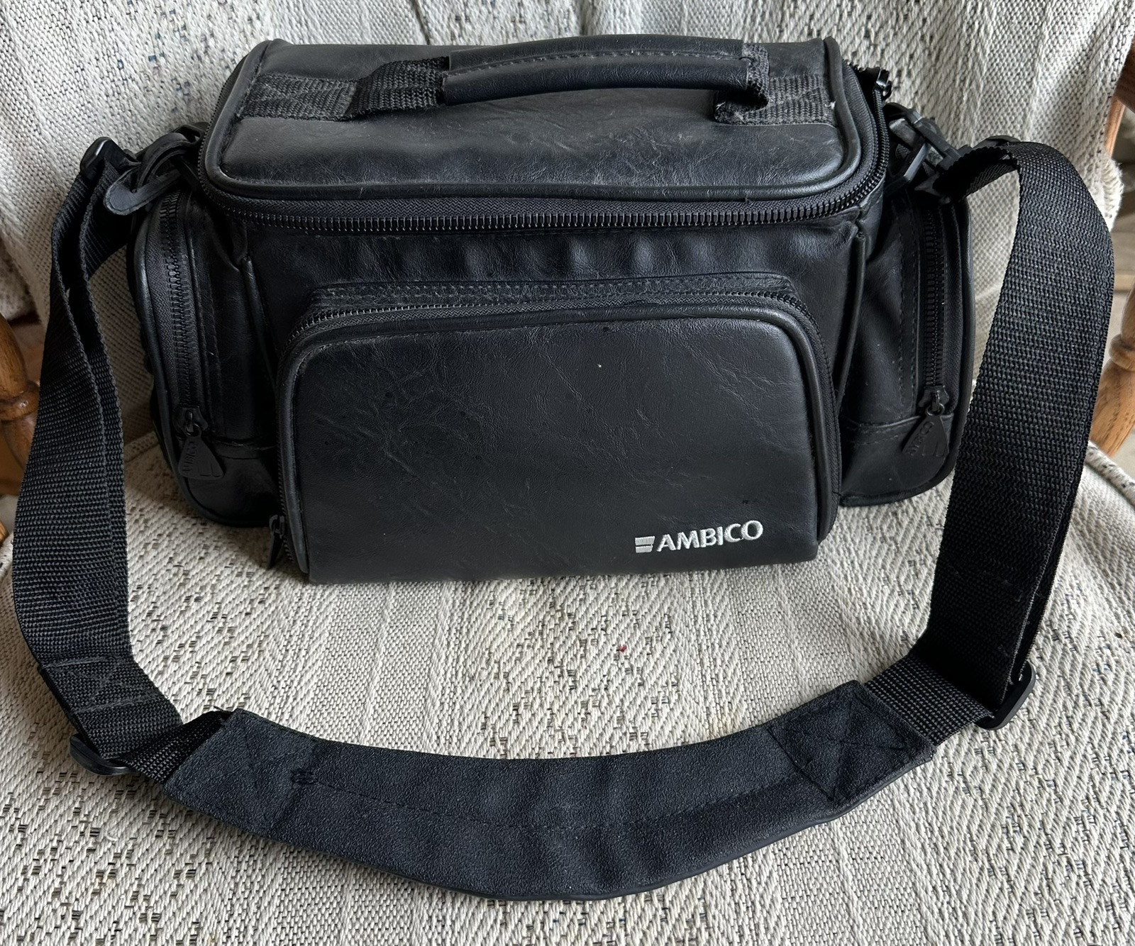VTG Ambico Black Shoulder Strap Camera Bag Case Padded Multiple Compartments
