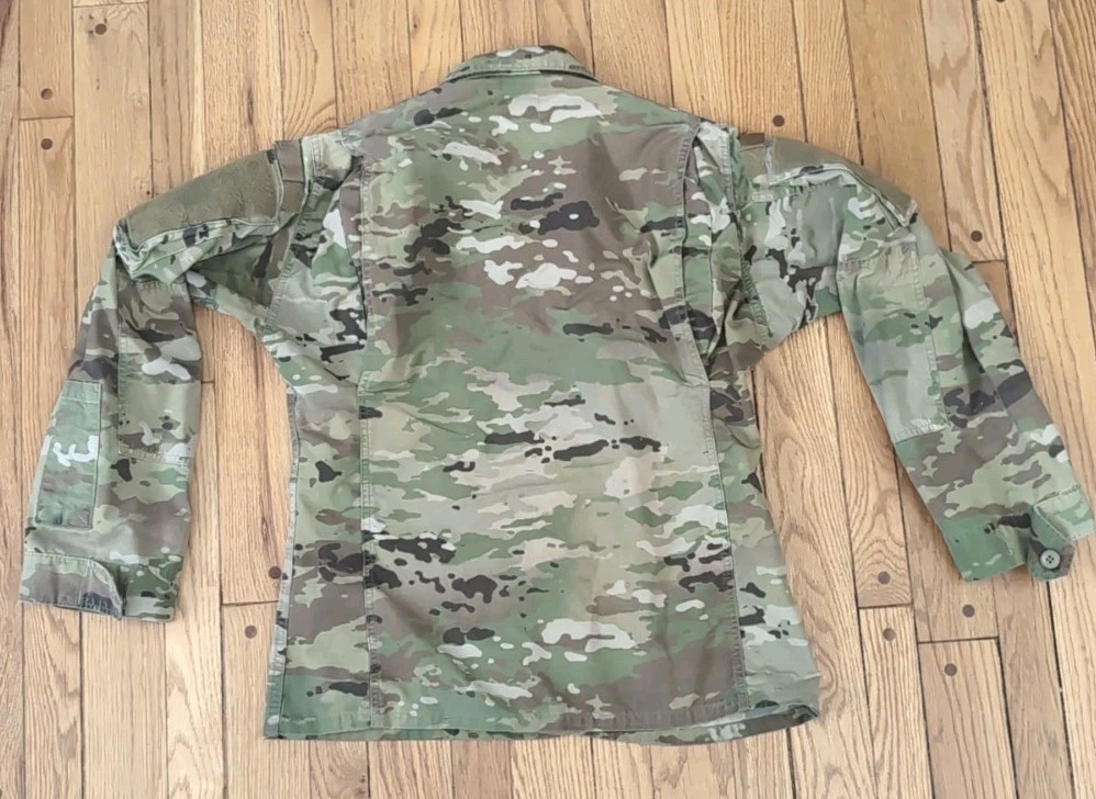 Coat Army Combat Uniform Unisex 8415-01-623-5180 Size Small Regular/ Bug Resist