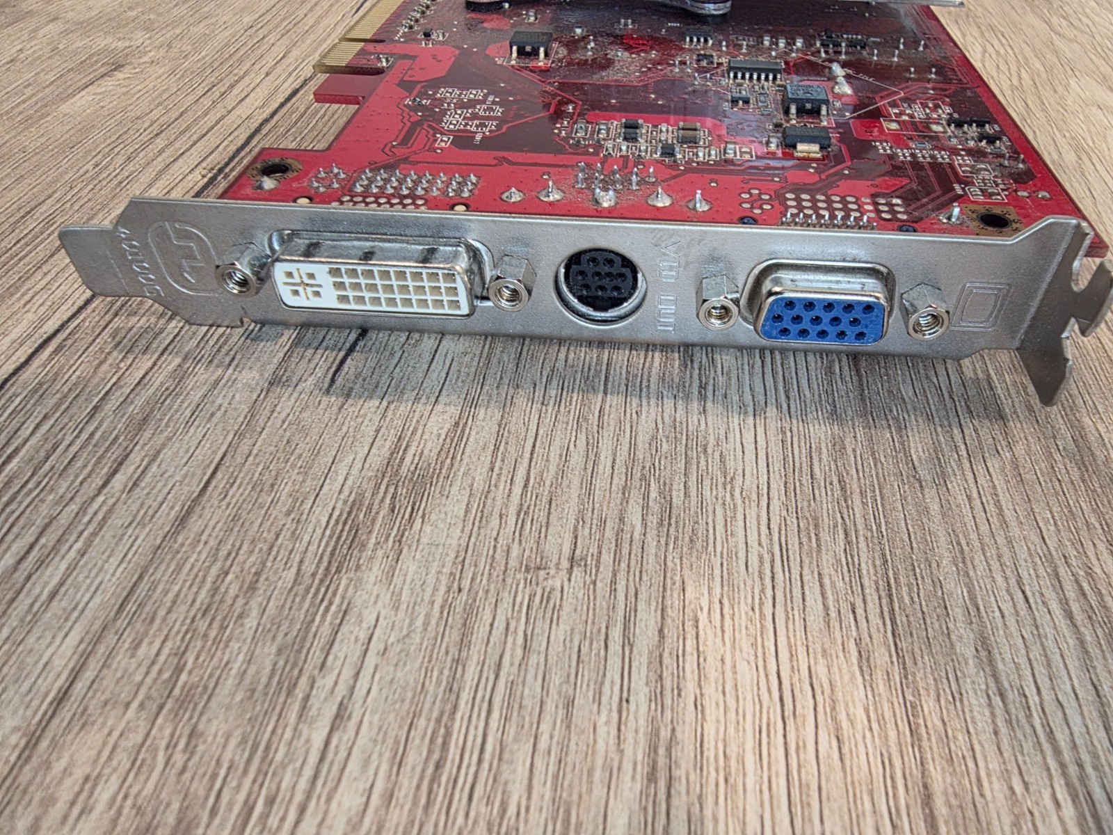 ASUS Radeon X1600 XT 256MB PCIe Retro GPU EAX1600XT Silent DVI VGA S-Video