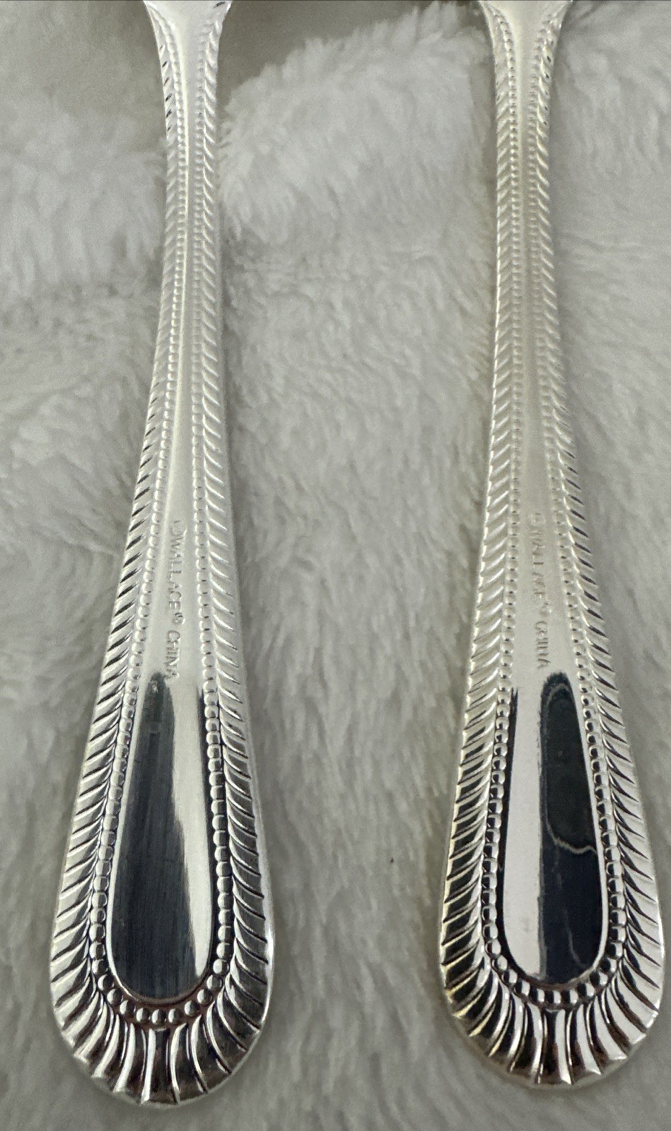 2 WALLACE Wickham Deep Silverplate Dinner Spoon Tablespoon Flatware Fan Bead 7.5
