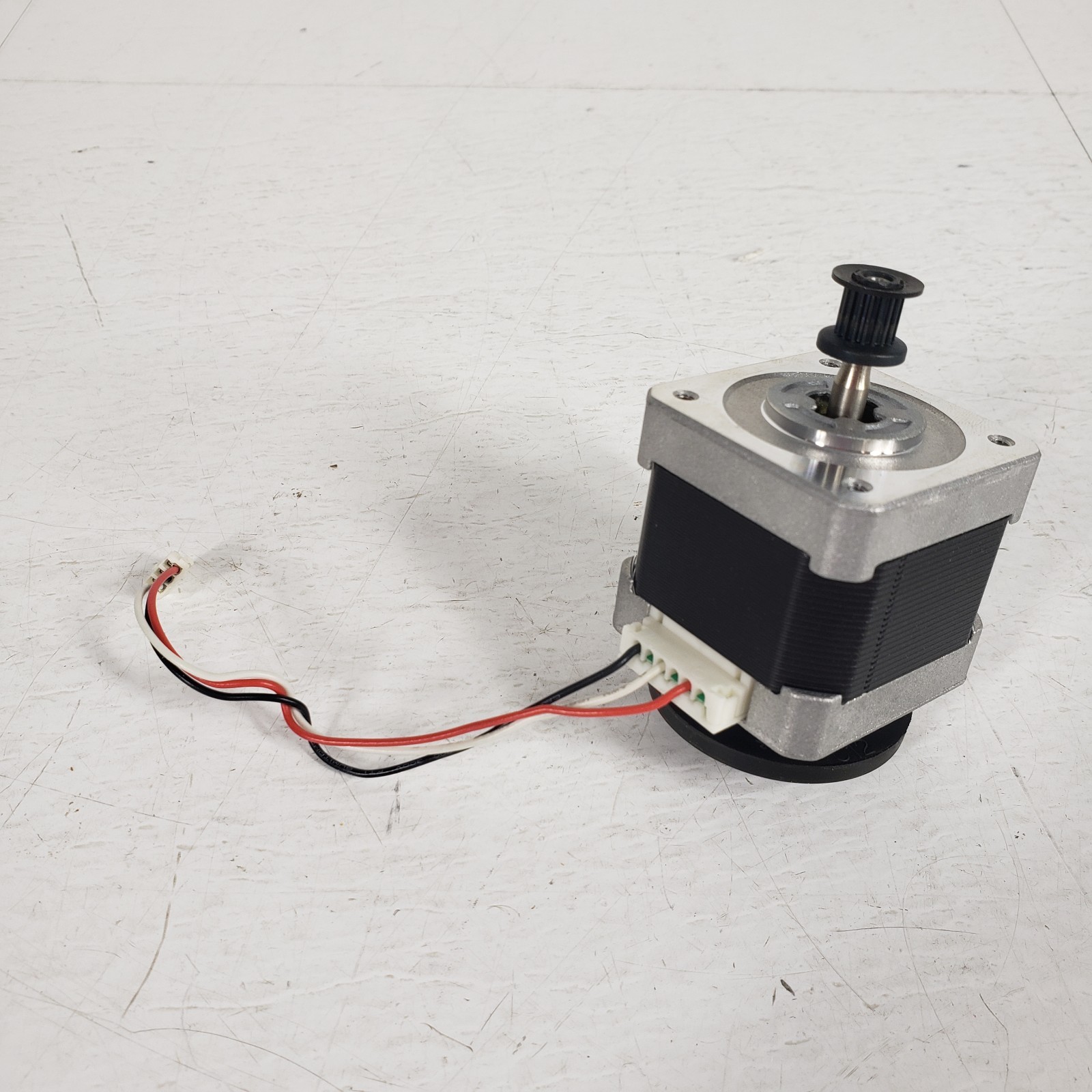 Sanyo Denki 103-5308-0512 Stepper Motor 3.75 Degree 0.8 Ohm Belt Pulley Shaft