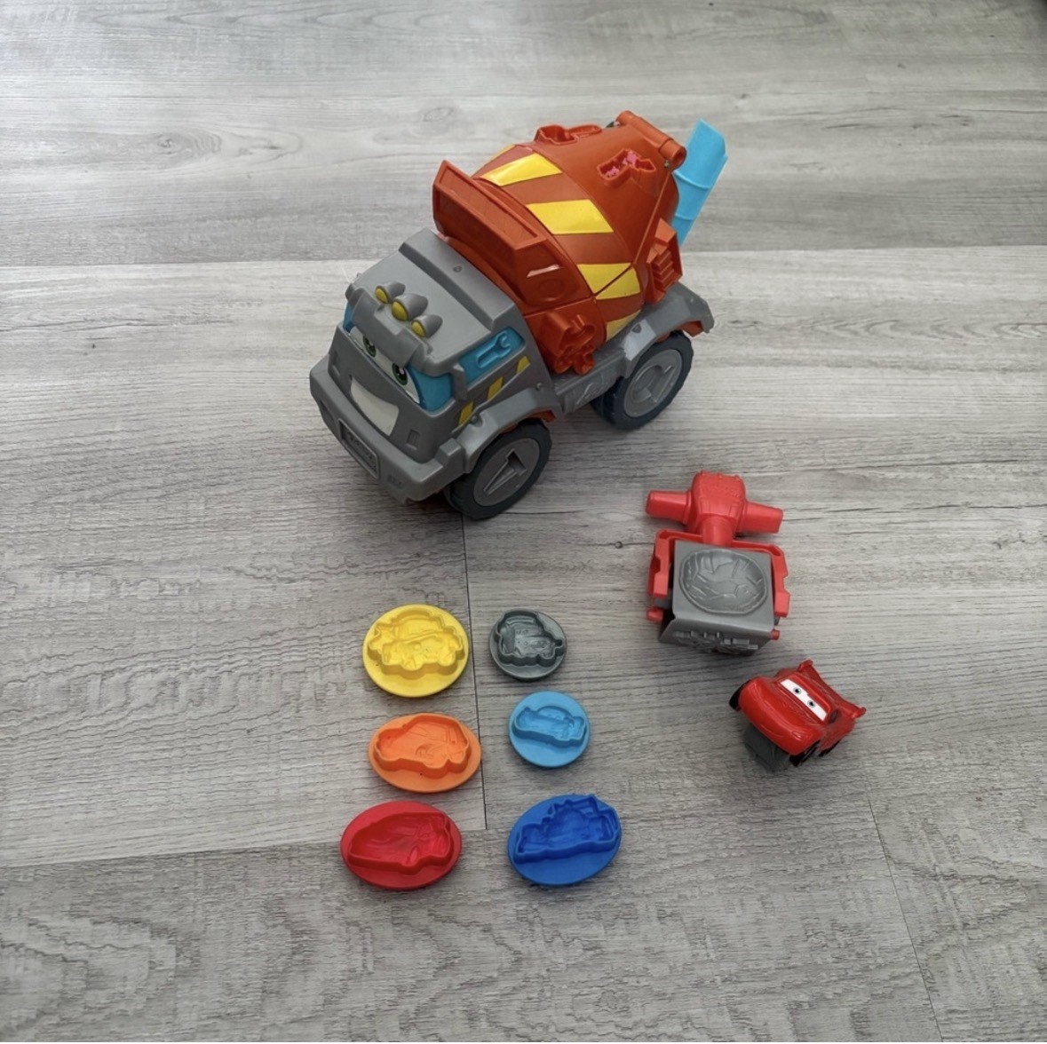 Max The Cement Mixer & Lightning McQueen Play Doh Set