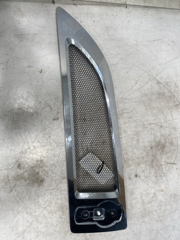 2016 Kenworth T680 Hood Side Vent L466054 (761-10301)