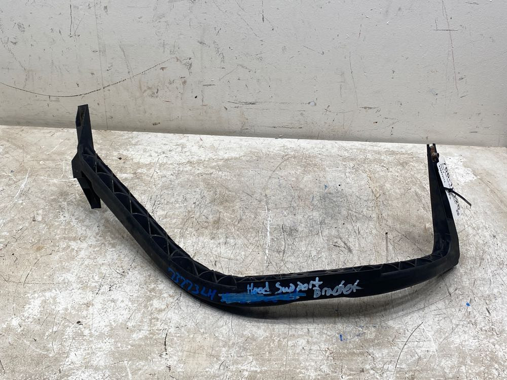 2009 Hood Bracket for Volvo VNL Gen 2 (766-10126)
