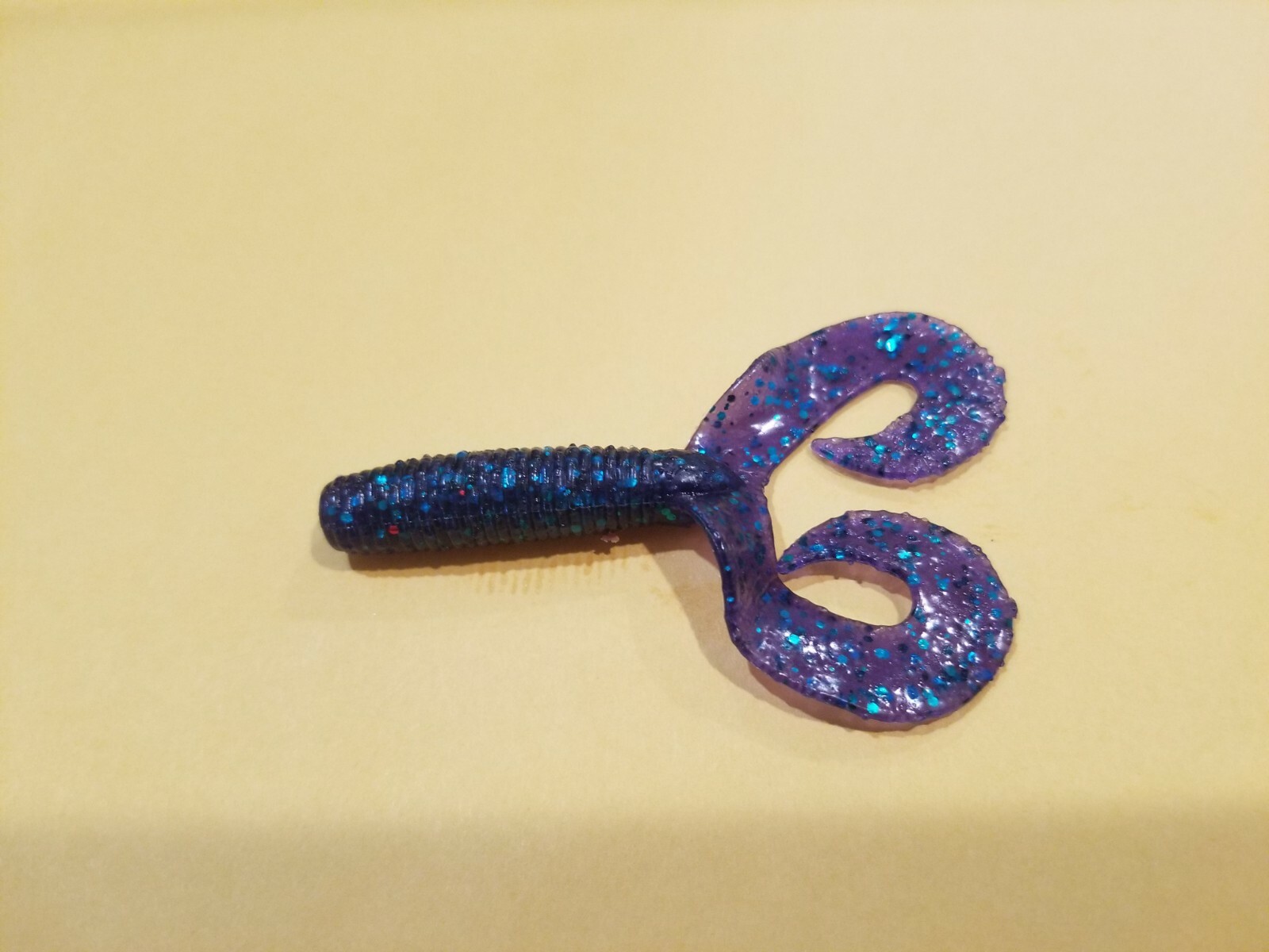 TWIN GRUB TAILS