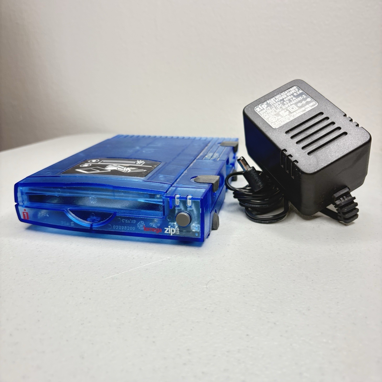 Iomega Zip 100 Blue Translucent USB-Powered External Drive Z100USB w Power Cord
