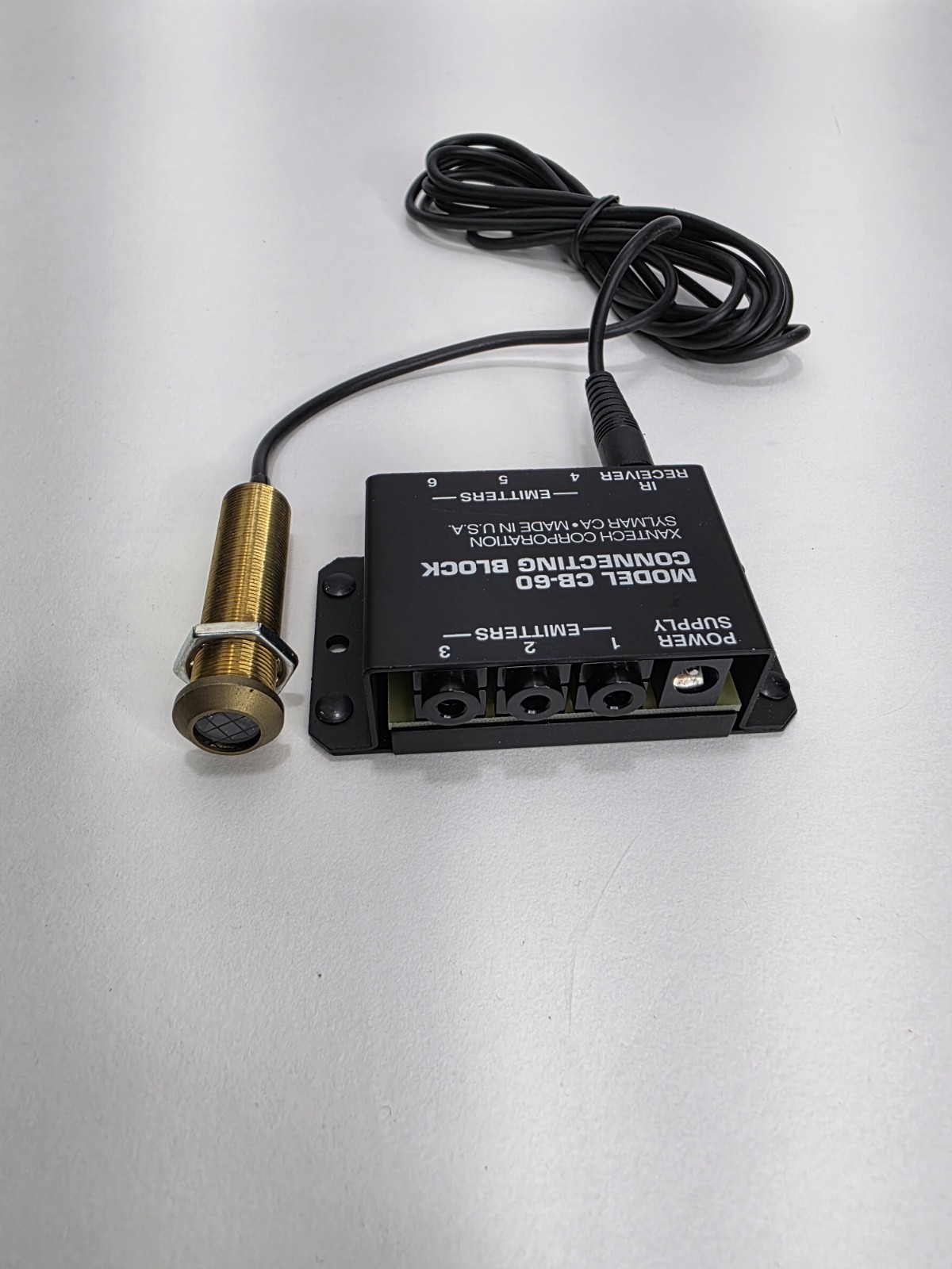 Xantech CB-60, Single Zone Connecting Block 1 Receiver Input w/6 Emitter Outputs