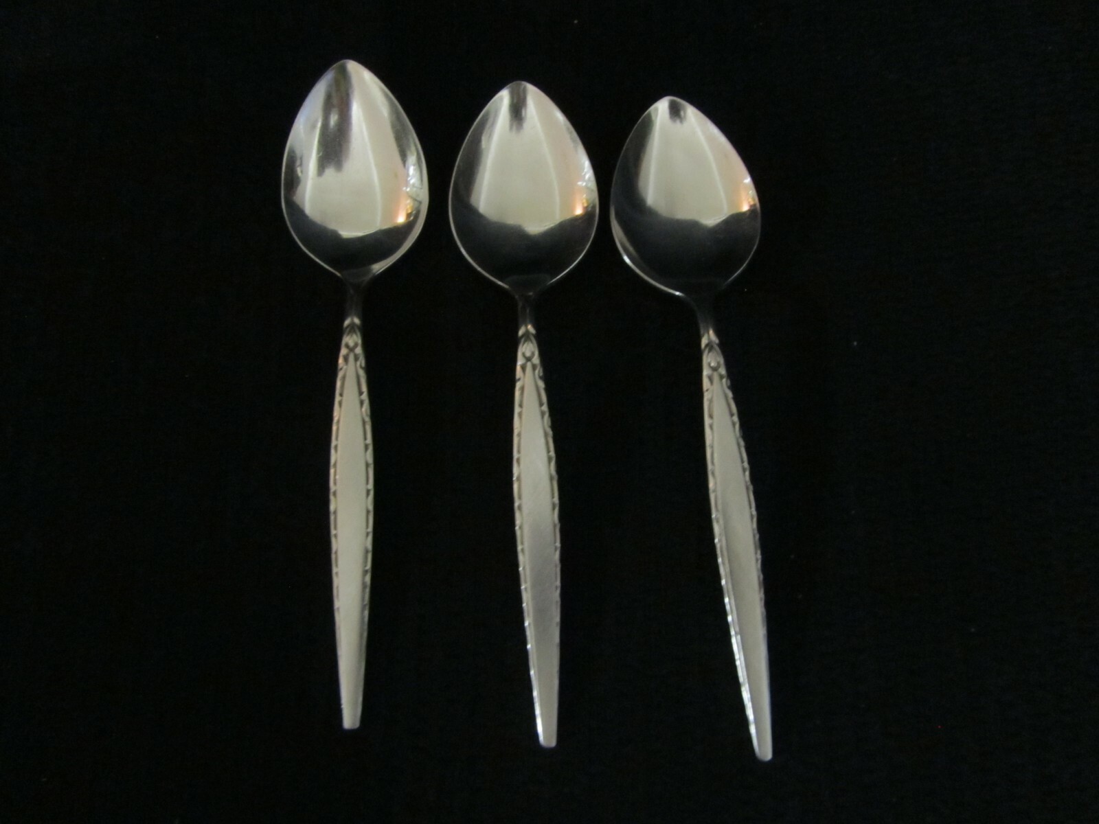 ONEIDA COMMUNITY STAINLESS VENETIA SET OF 3 PLACE/SOUP SPOONS FREE SHIPPING