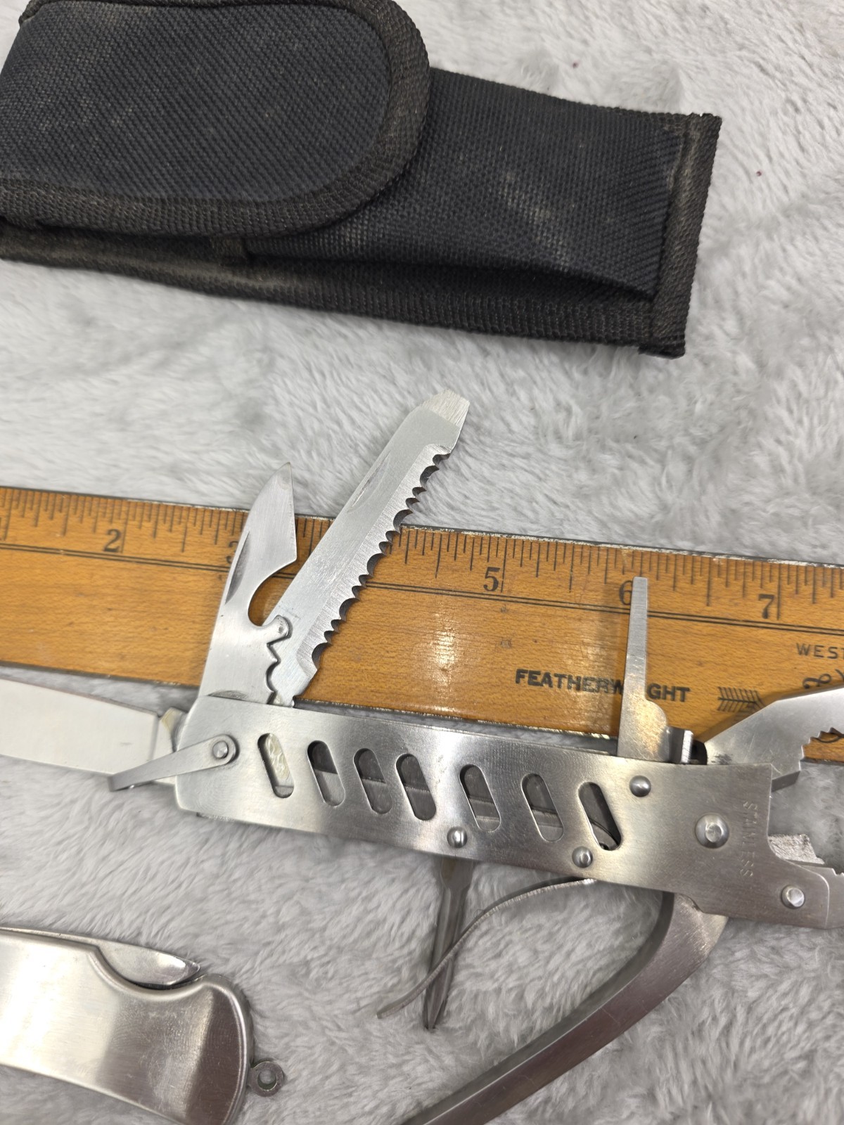 Multi-Tool with pocket knife with sheath with belt loop