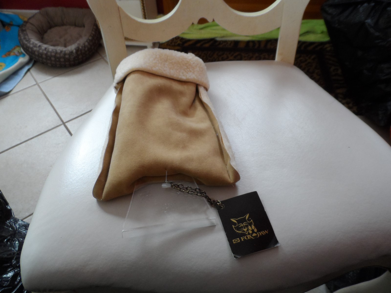 Fox Paw Hoppy faux sheepskin snow scraper