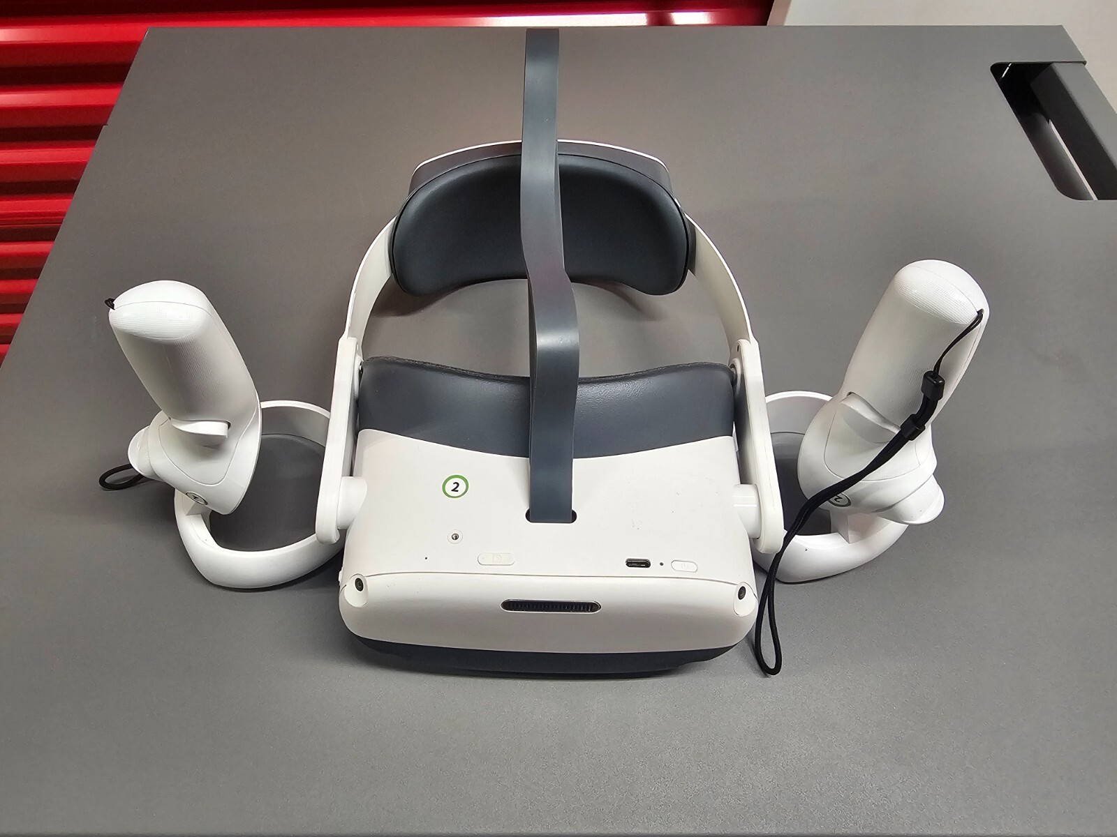 PICO NEO3 PRO A7H10 WHITE ALL-IN-ONE VR HEADSET WITH L & R MOTION CONTROLLER
