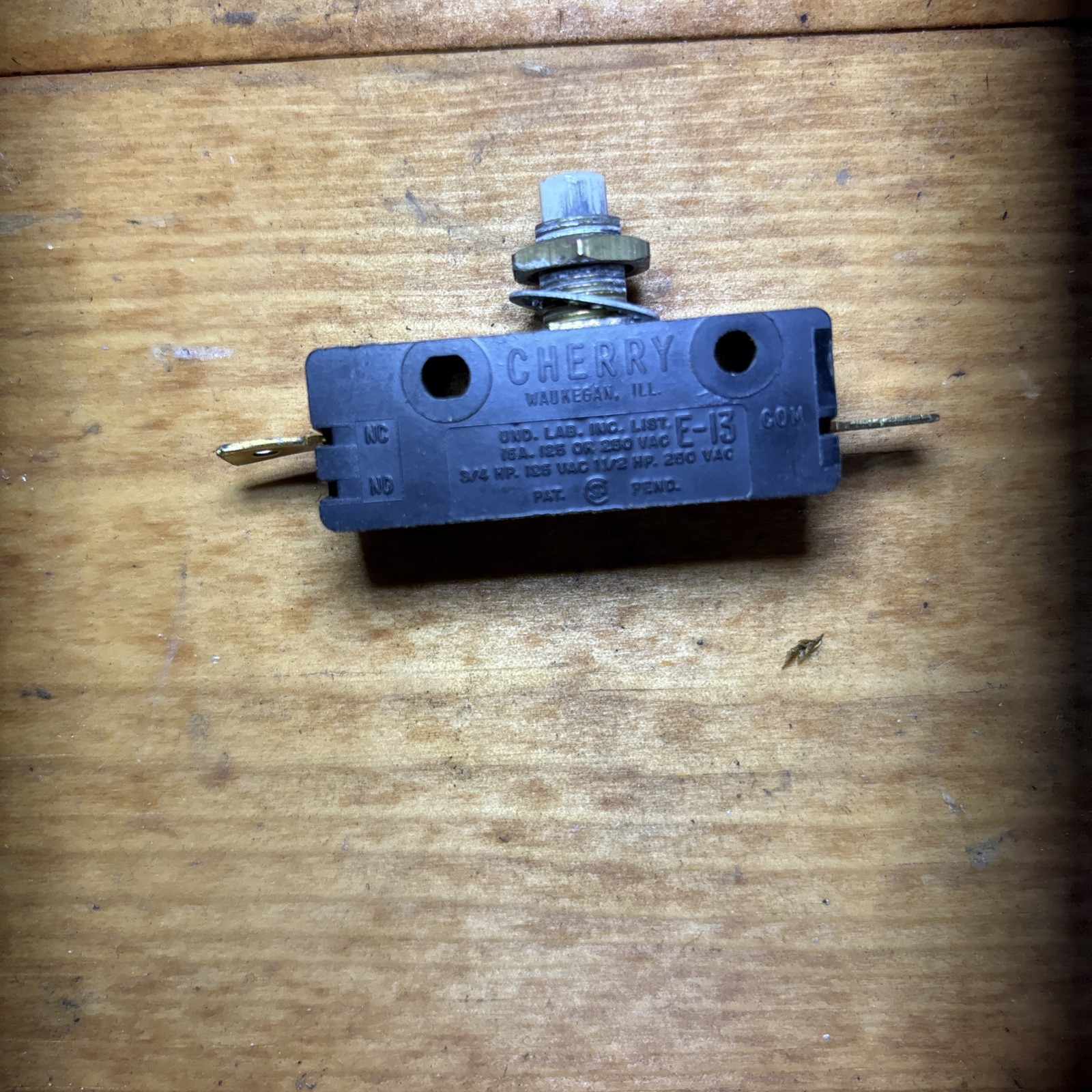 Lot 6 Cherry E13 15A Normally Open Snap Action Pushbutton MicroSwitch 125VAC/250