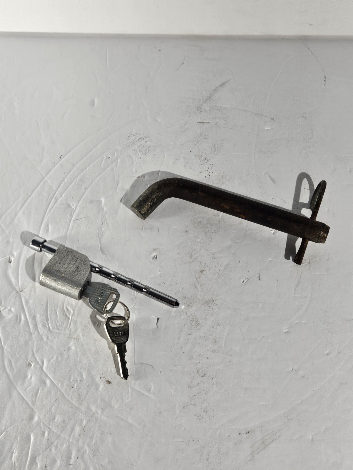 trailer hitch coupler locking pin With 2 Keys AND Hitch Pin