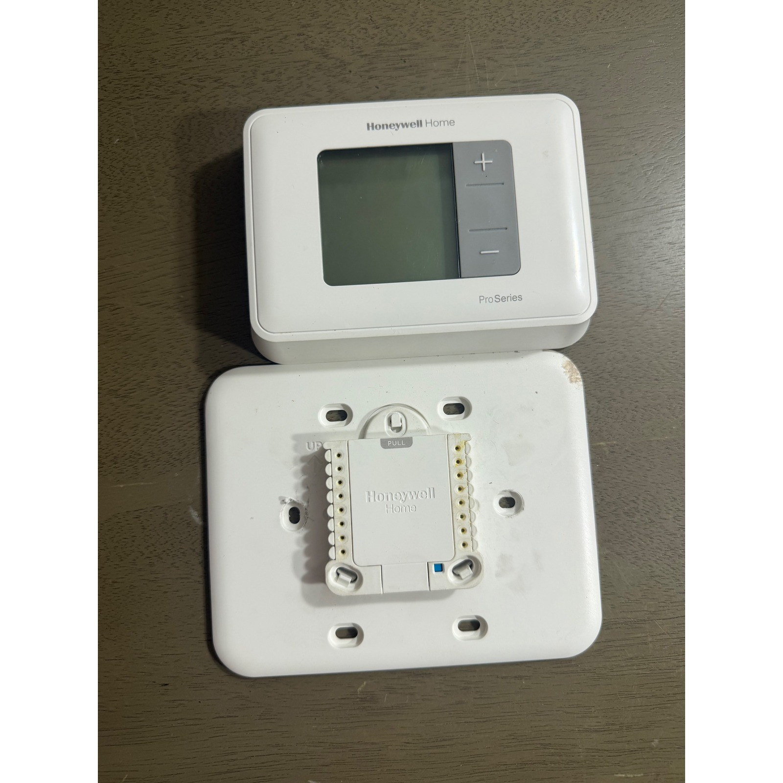 Honeywell Home T3 Pro Series Thermostat TH3210U2004 White Digital